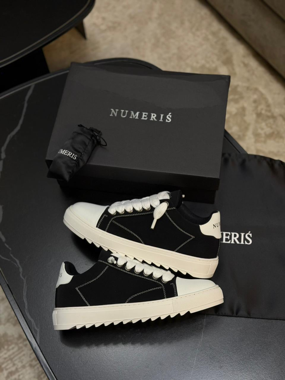 Numeris Sneakers