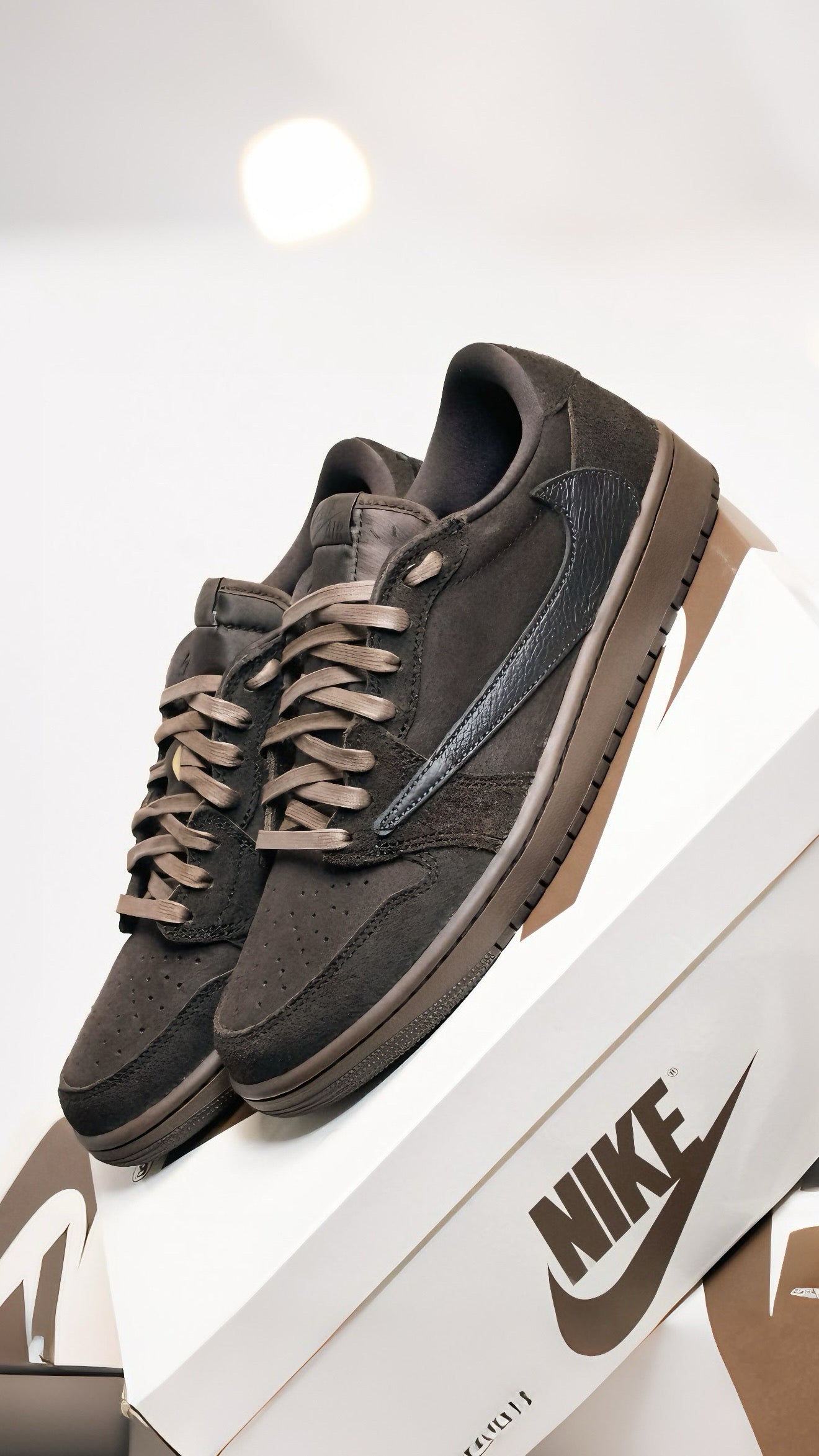 Air Jordan 1 x Travis Scott “ Velvet Brown “