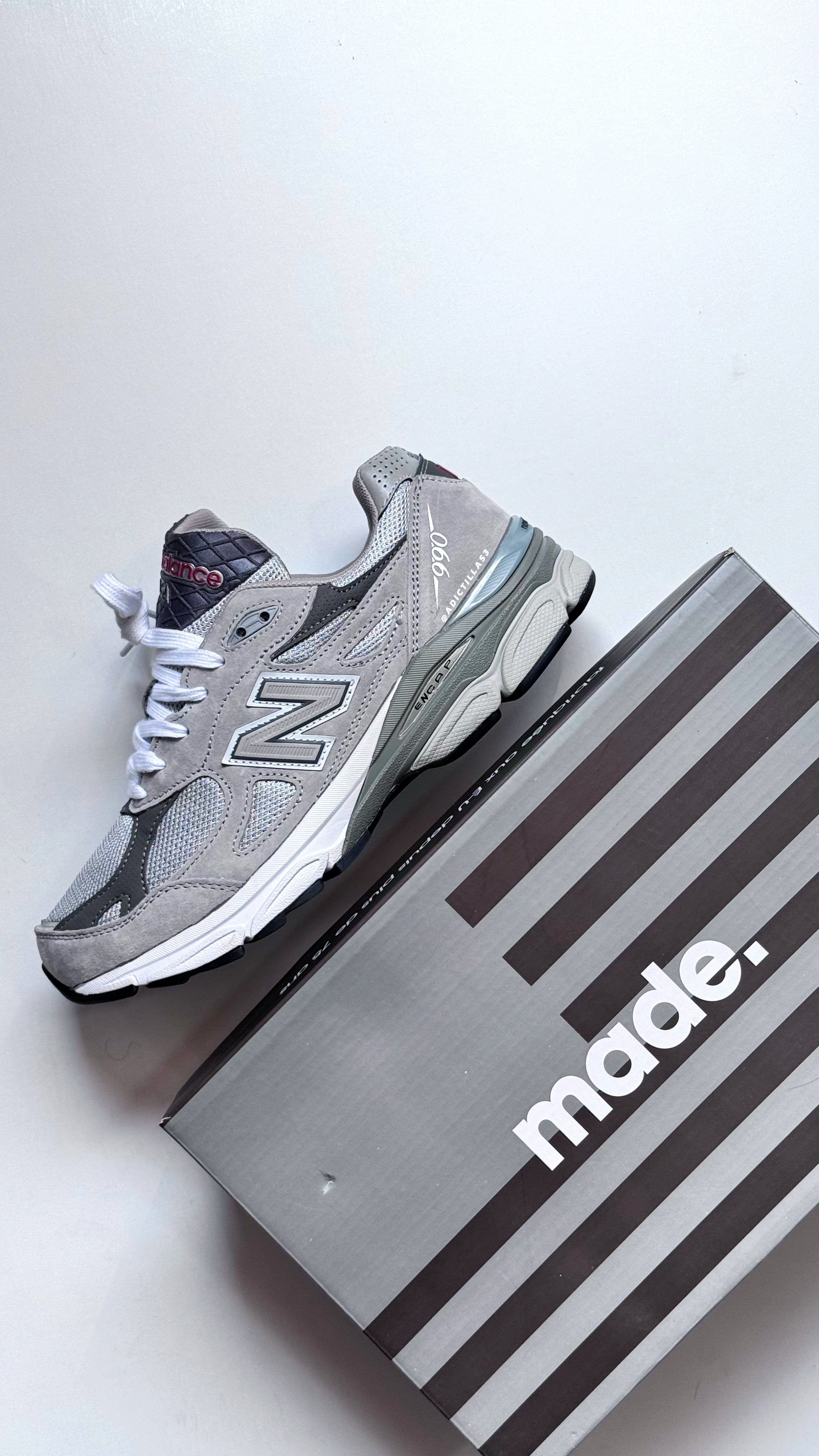 New Balance 990