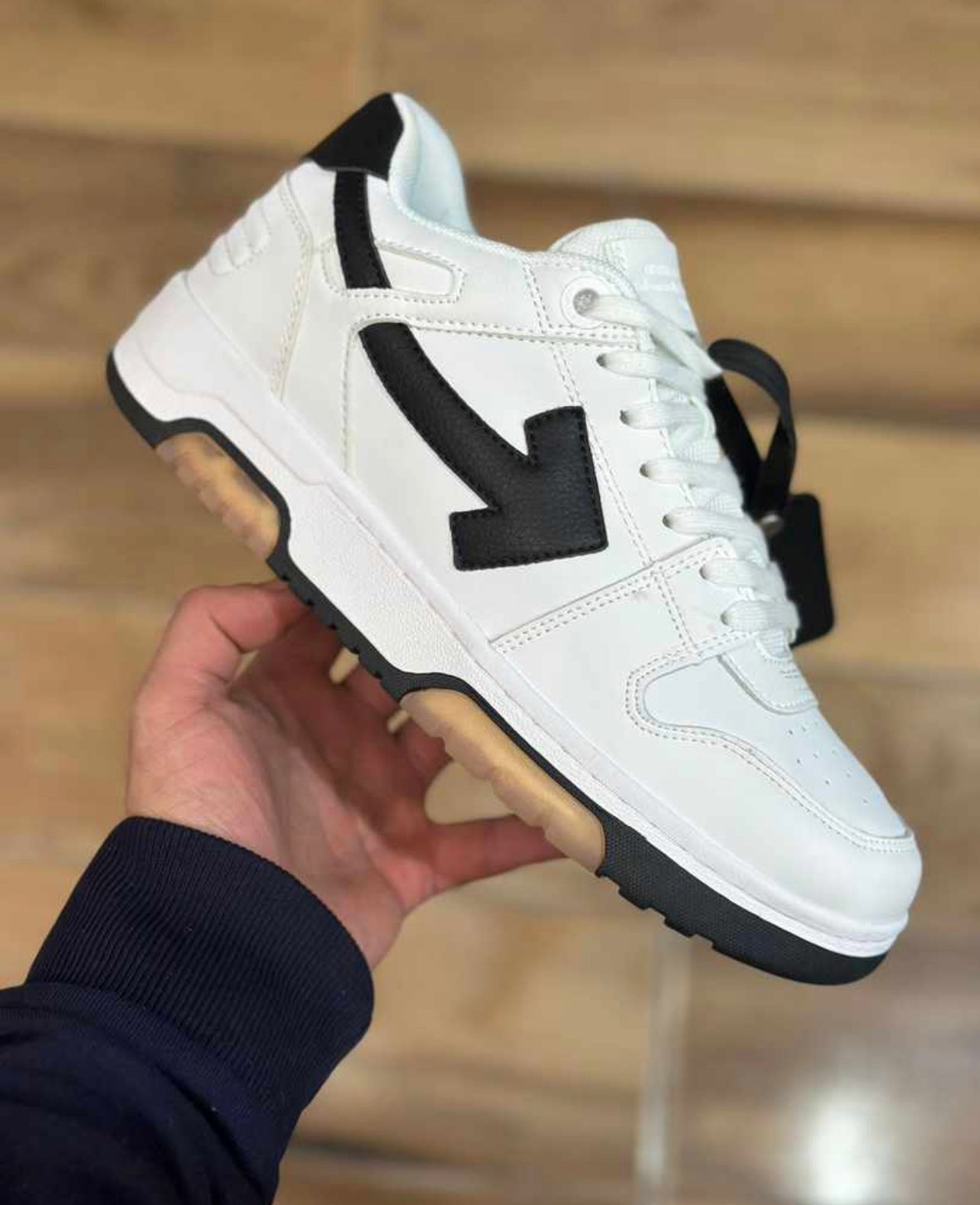 Off-White
tenis Out Of Office