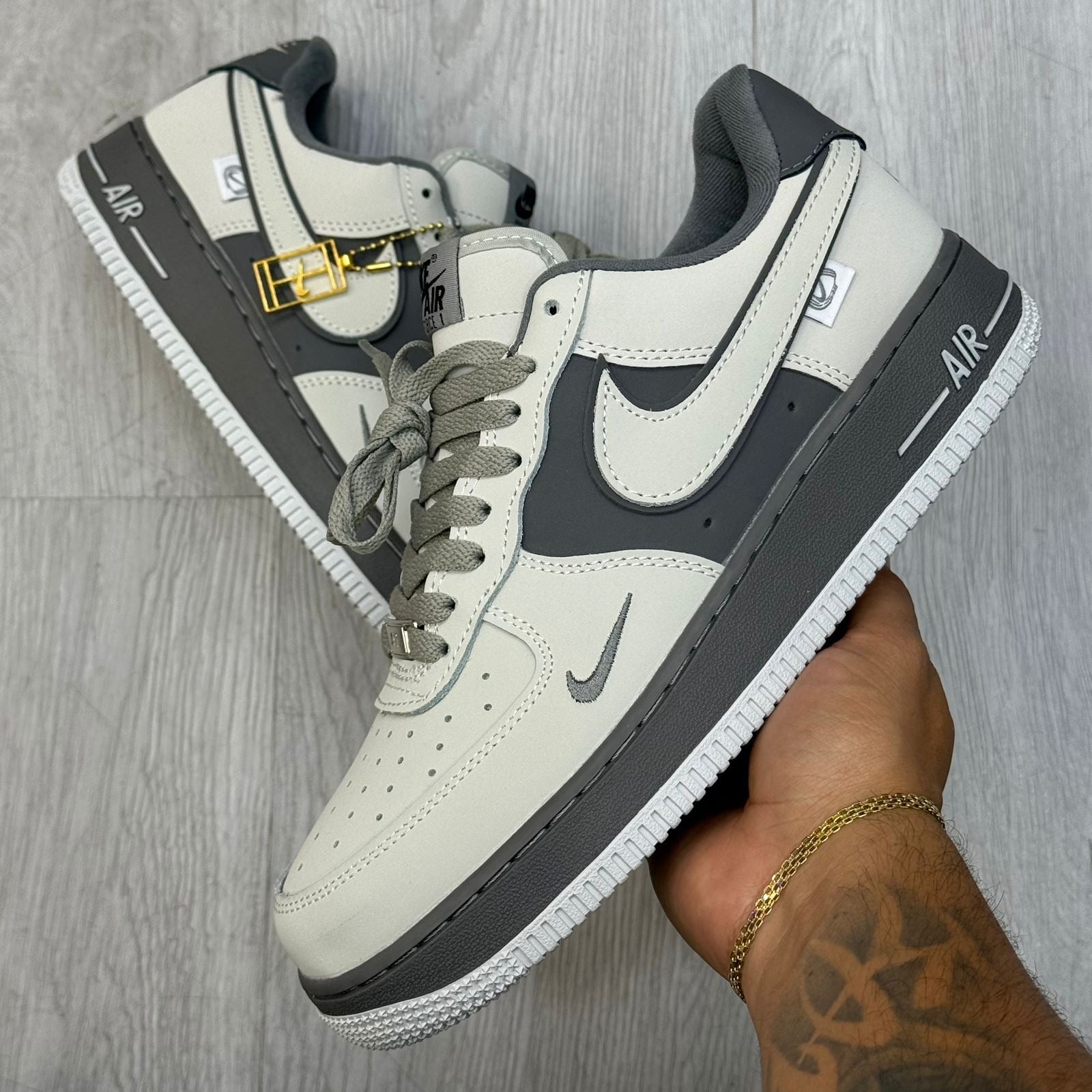 AF1 Nobuck grafito