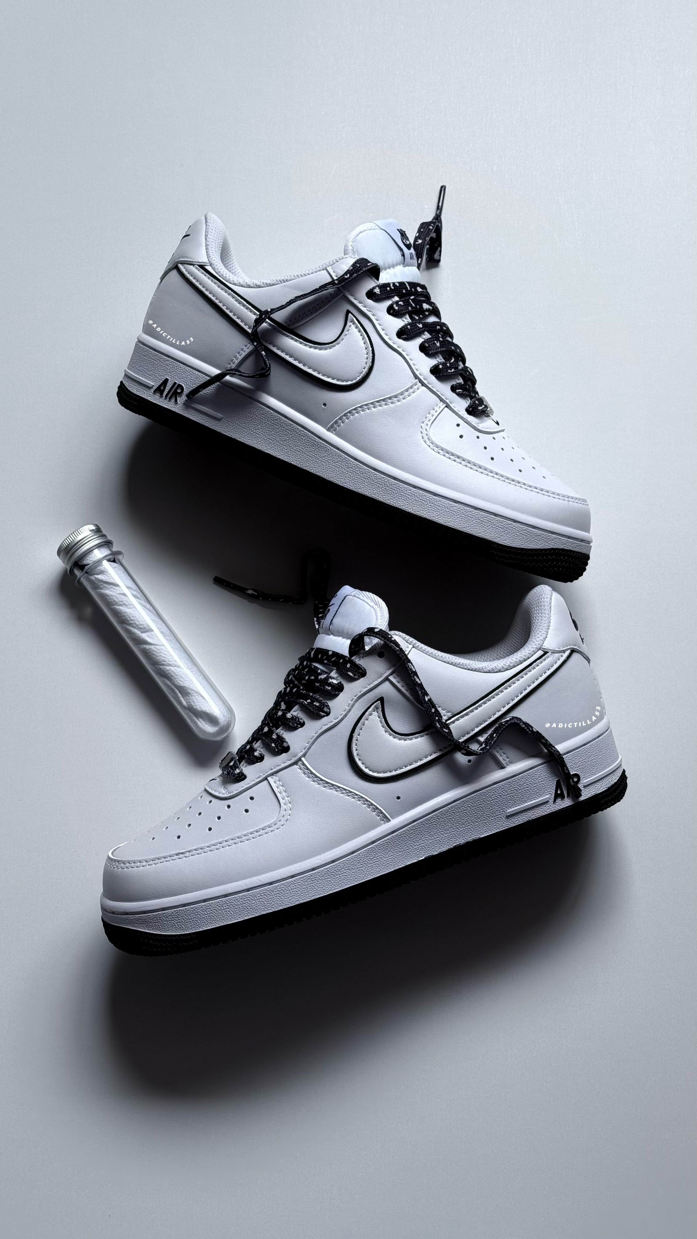 AIR FORCE 1 LOW
"WHITE/BLACK"