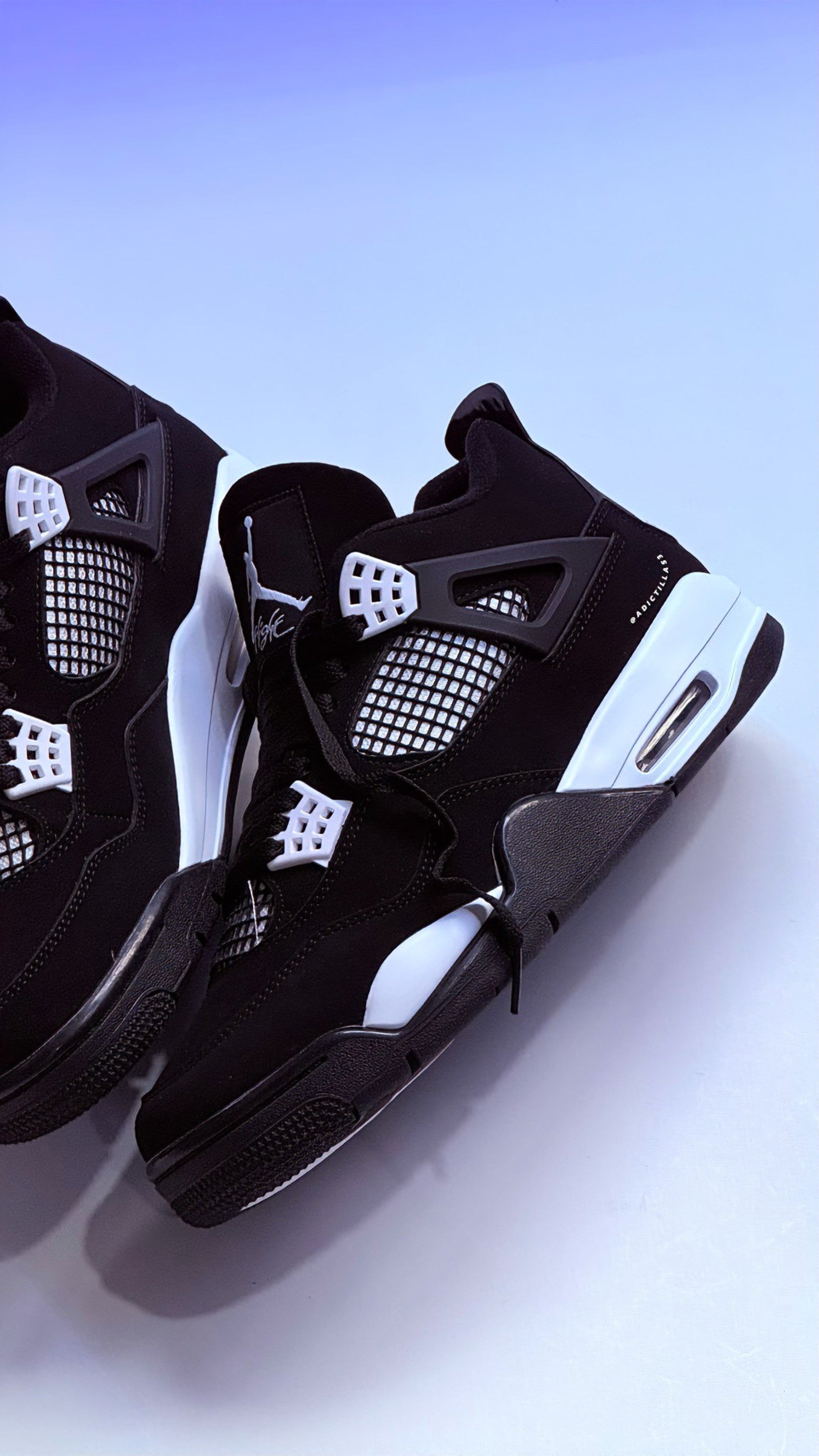 Air Jordan 4 Retro “ White Thunder “