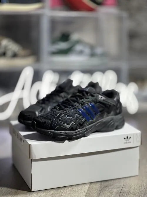 ADIDAS RESPONSE CL X BAD BUNNY TRIPLE BLACK