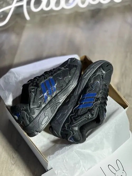 ADIDAS RESPONSE CL X BAD BUNNY TRIPLE BLACK
