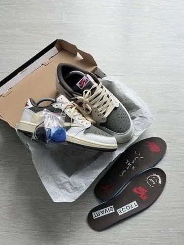 AIR JORDAN 1 low Travis OLive - reverse mocca