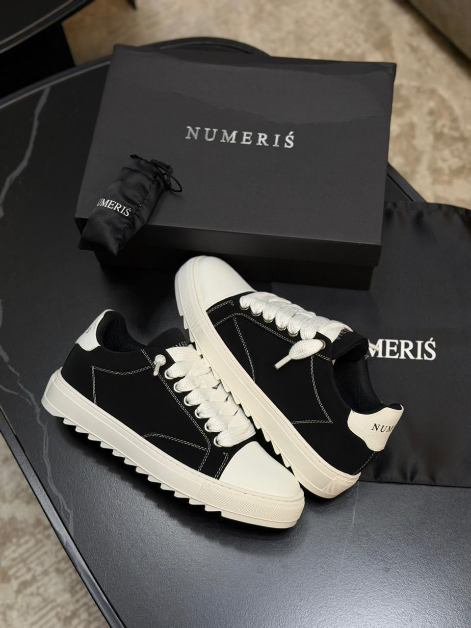 Numeris Sneakers