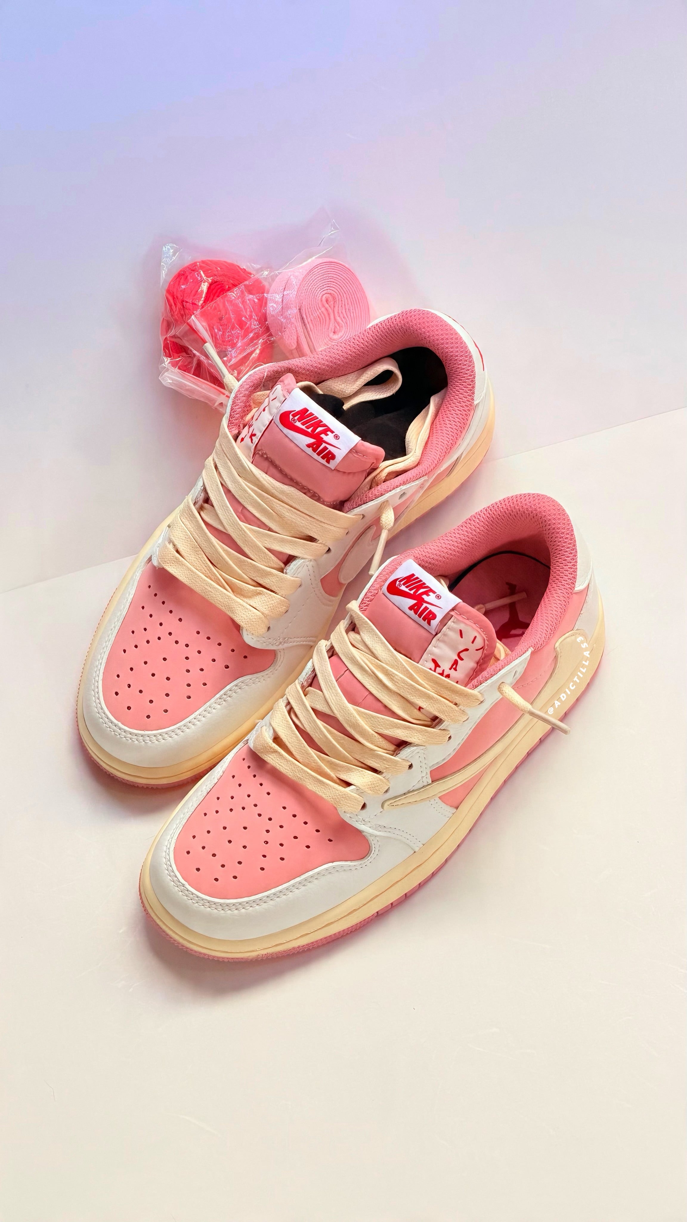 Jordan 1 x Travis Scott “ Shy Pink “