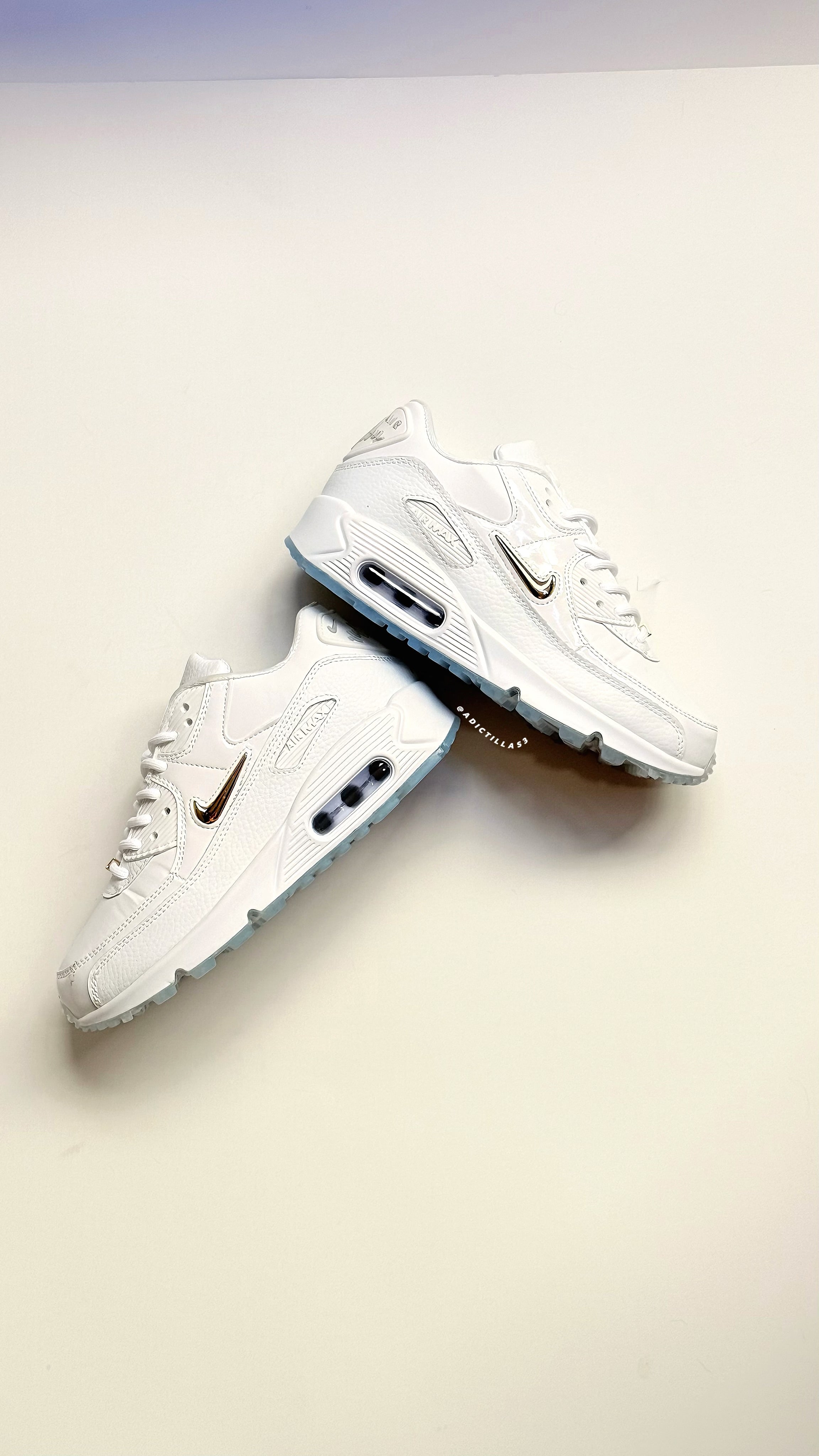 NIKE AIR MAX 90 GARAGE
White, Gold & Clear