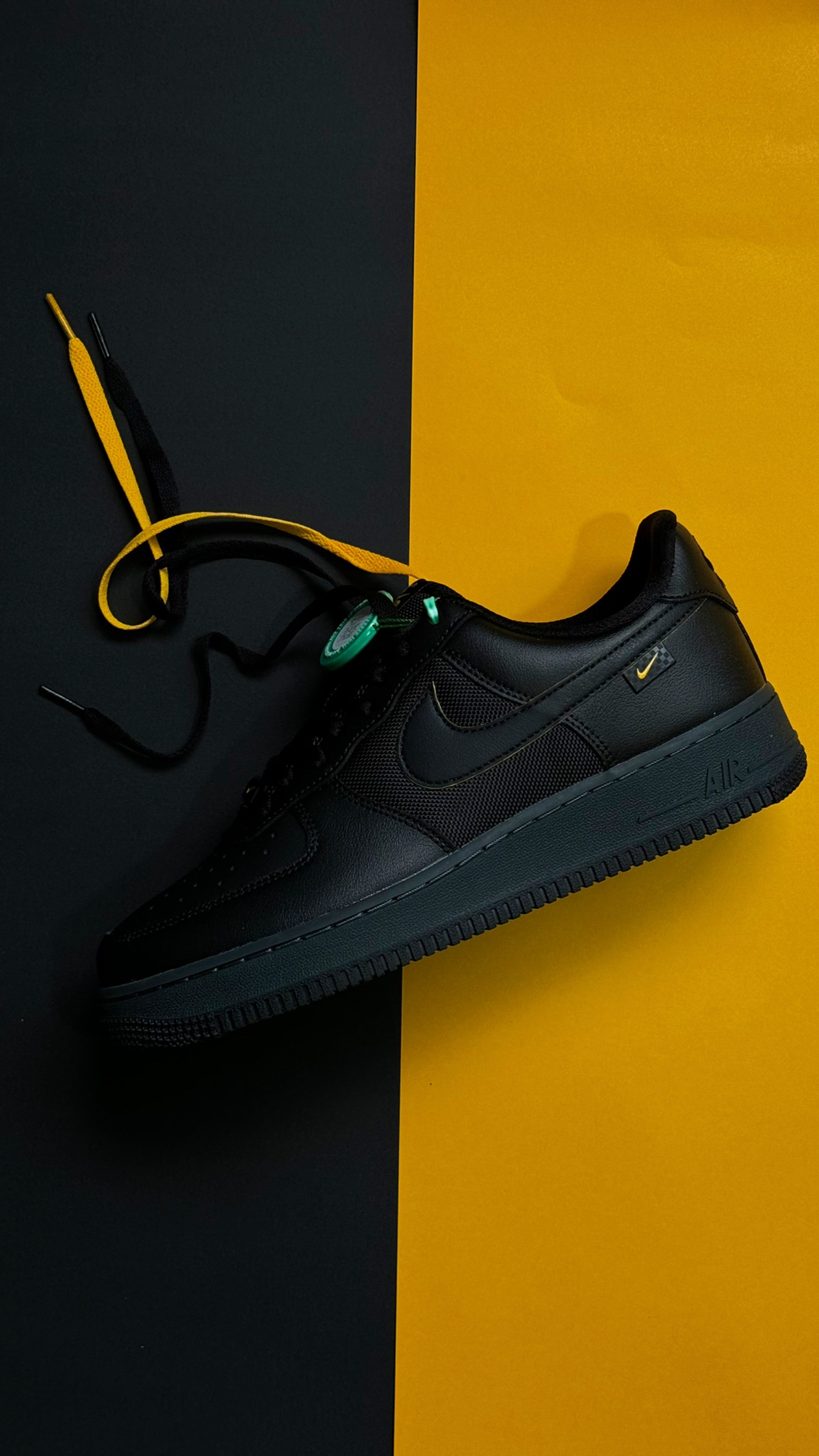 Nike Air Force 1 07 Black  “ University Gold “