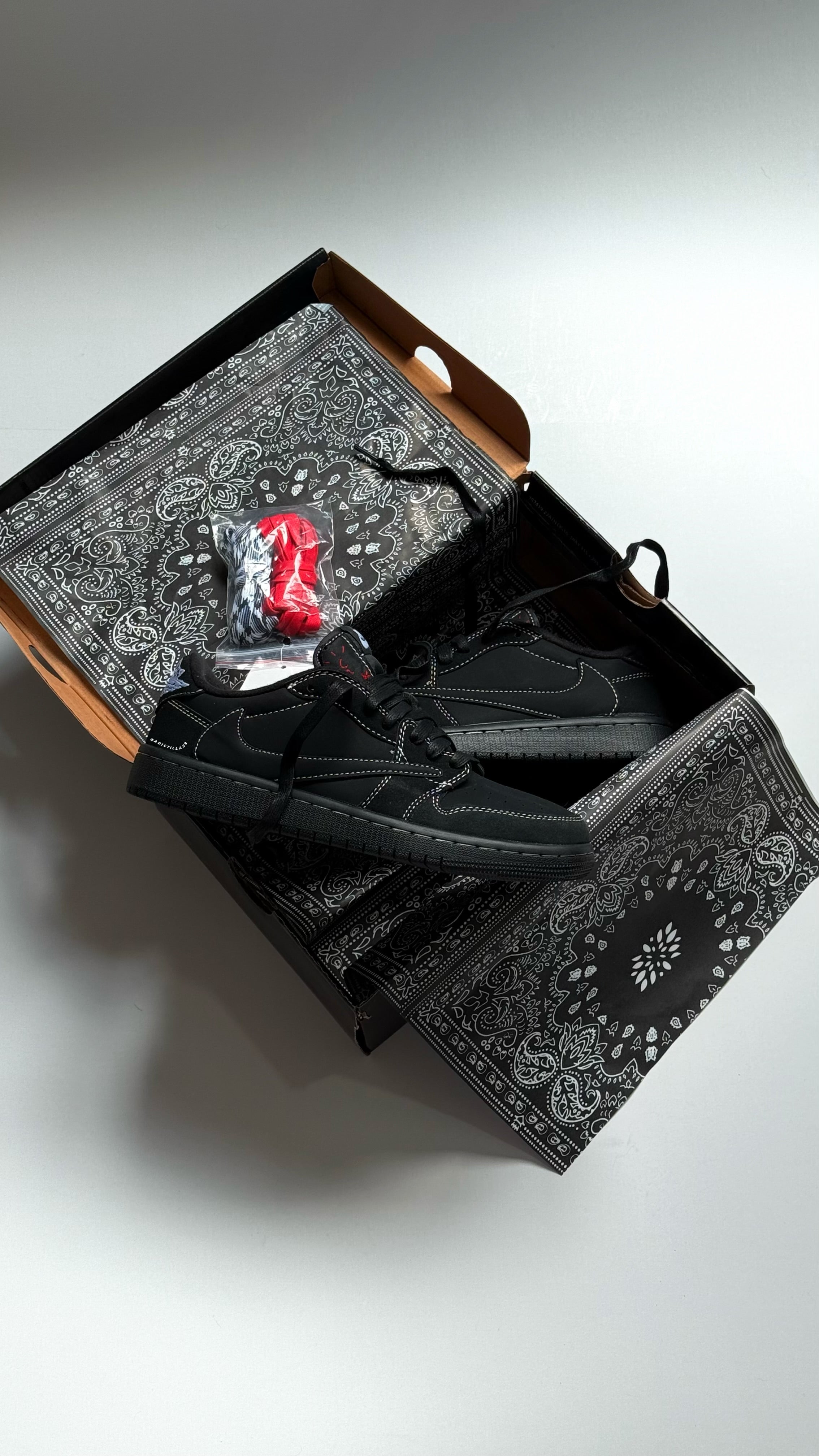 Air Jordan 1 Low Travis Scott “ Black Phantom “