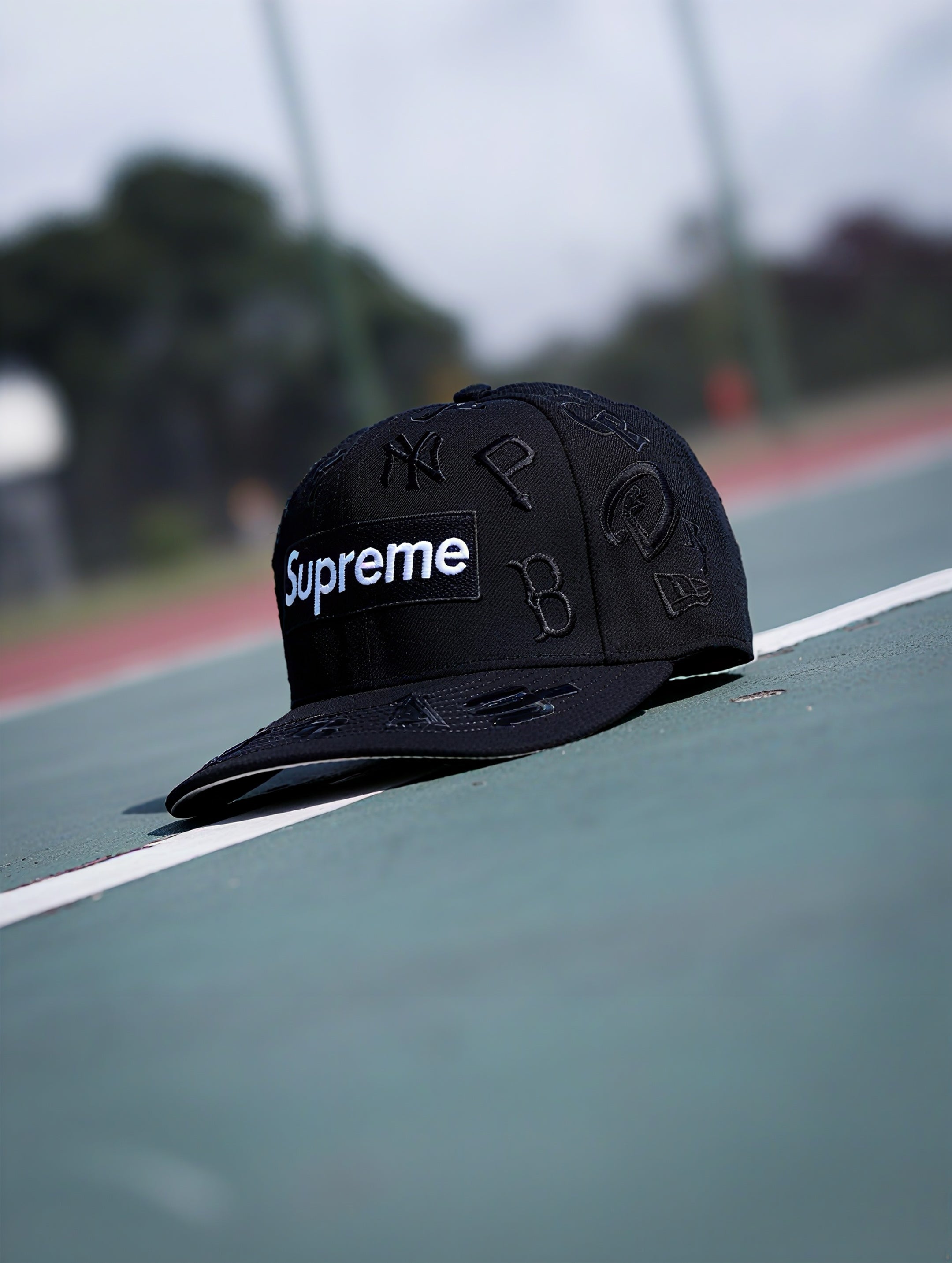 Cap New Era x Supreme All Black