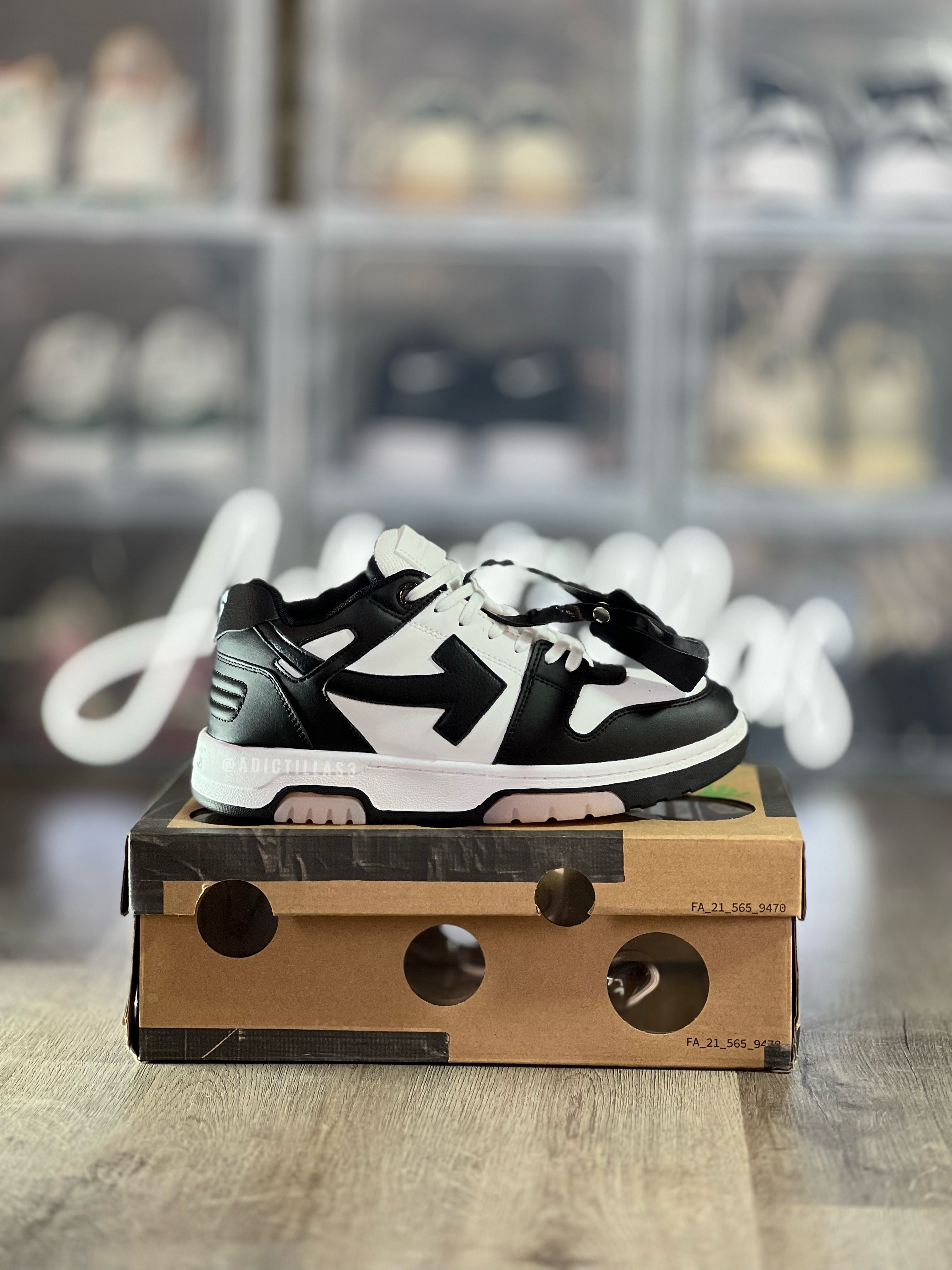 Off-White
tenis Out Of Office