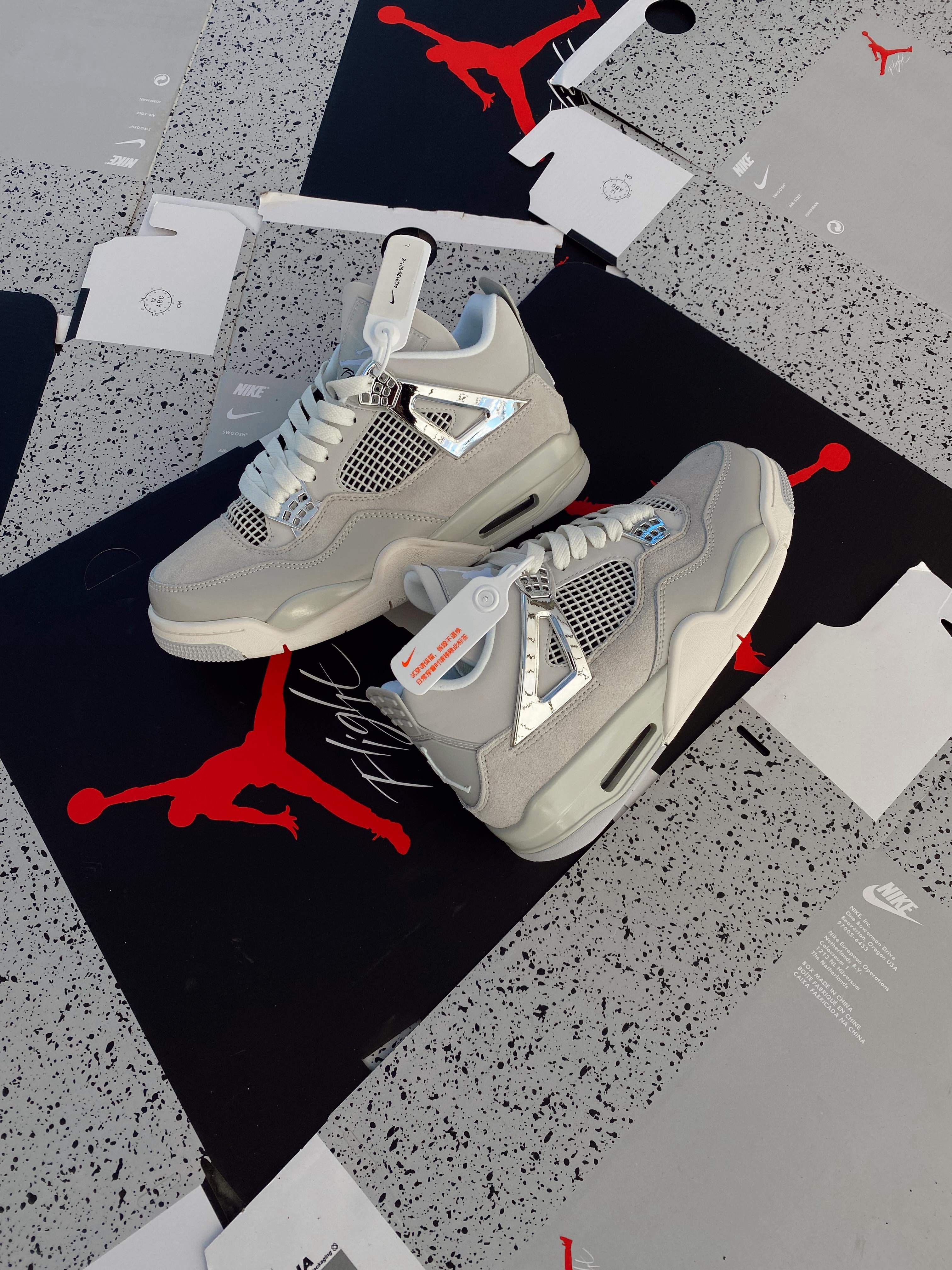 Jordan 4 "Frozen Moments"