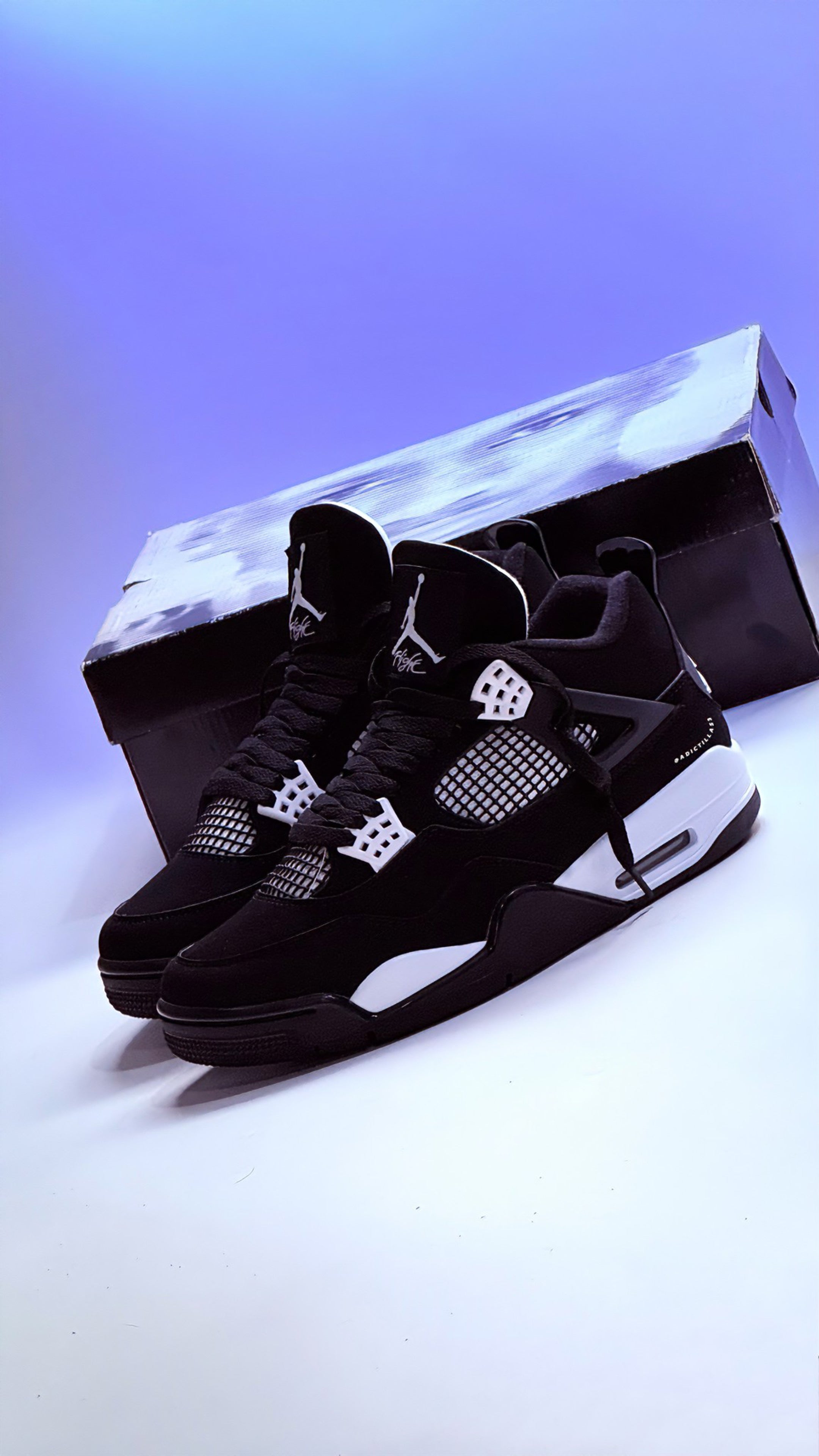 Air Jordan 4 Retro “ White Thunder “