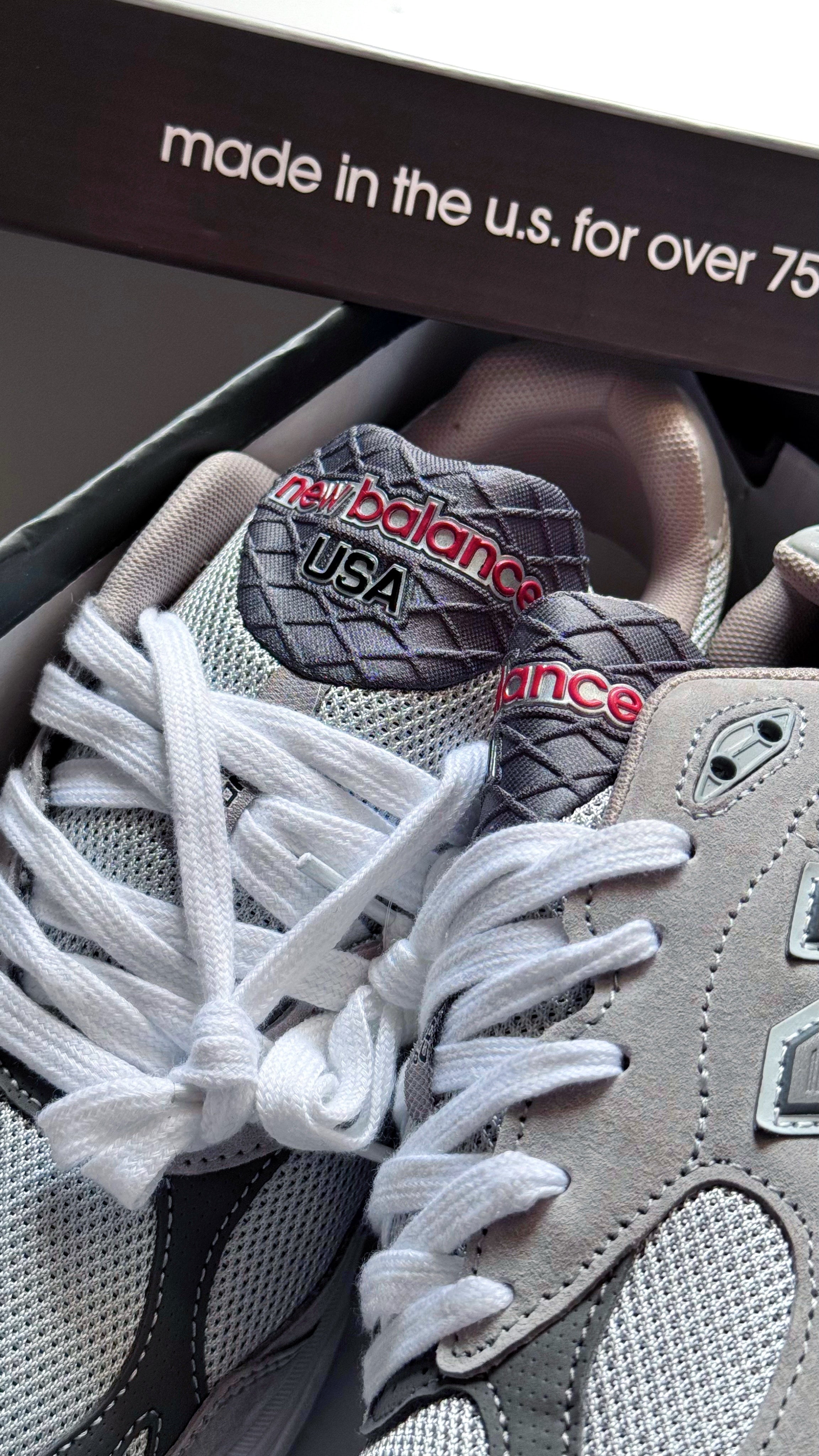 New Balance 990