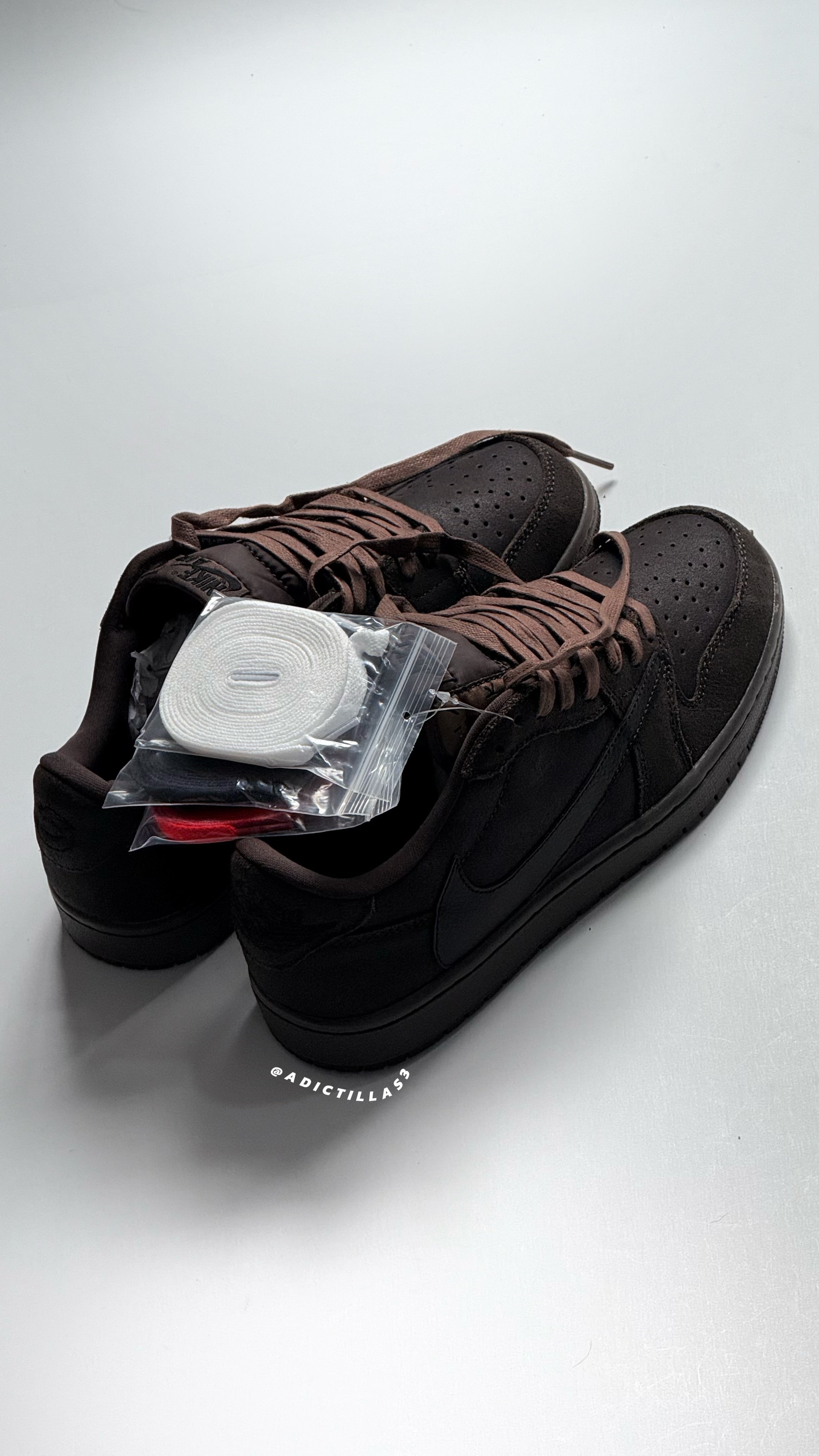 Air Jordan 1 x Travis Scott “ Velvet Brown “