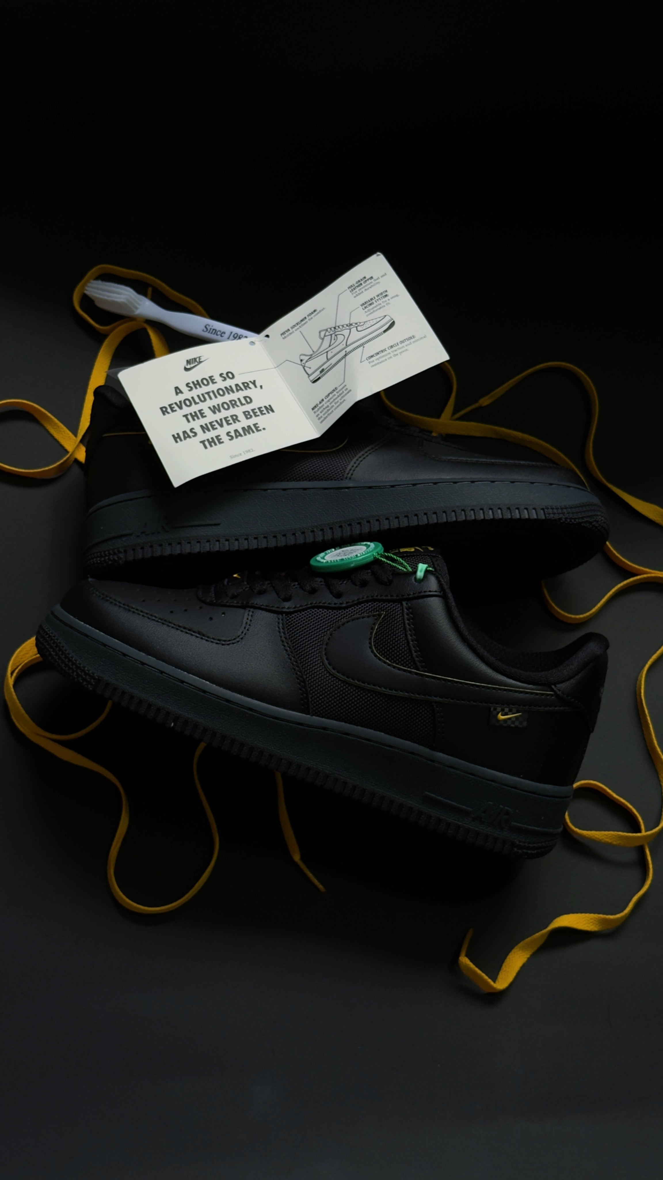 Nike Air Force 1 07 Black  “ University Gold “