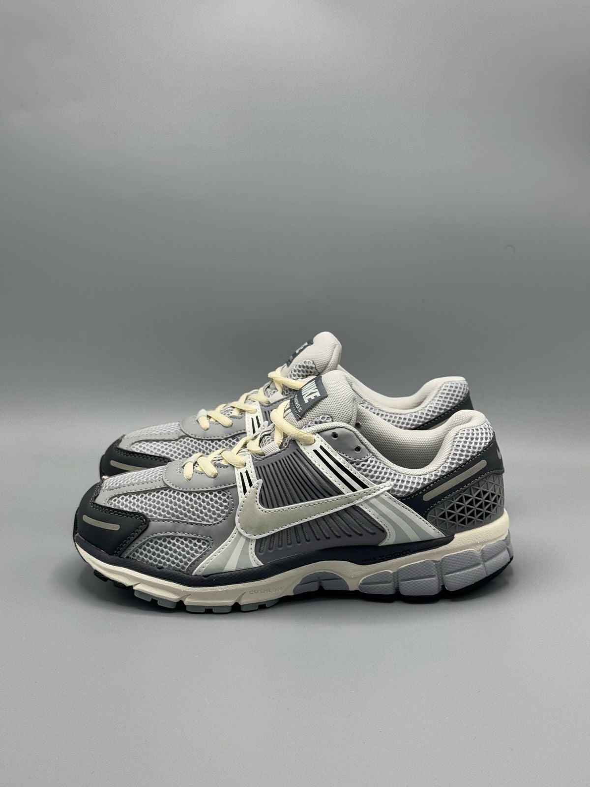 Nike Zoom Vomero 5 Grey