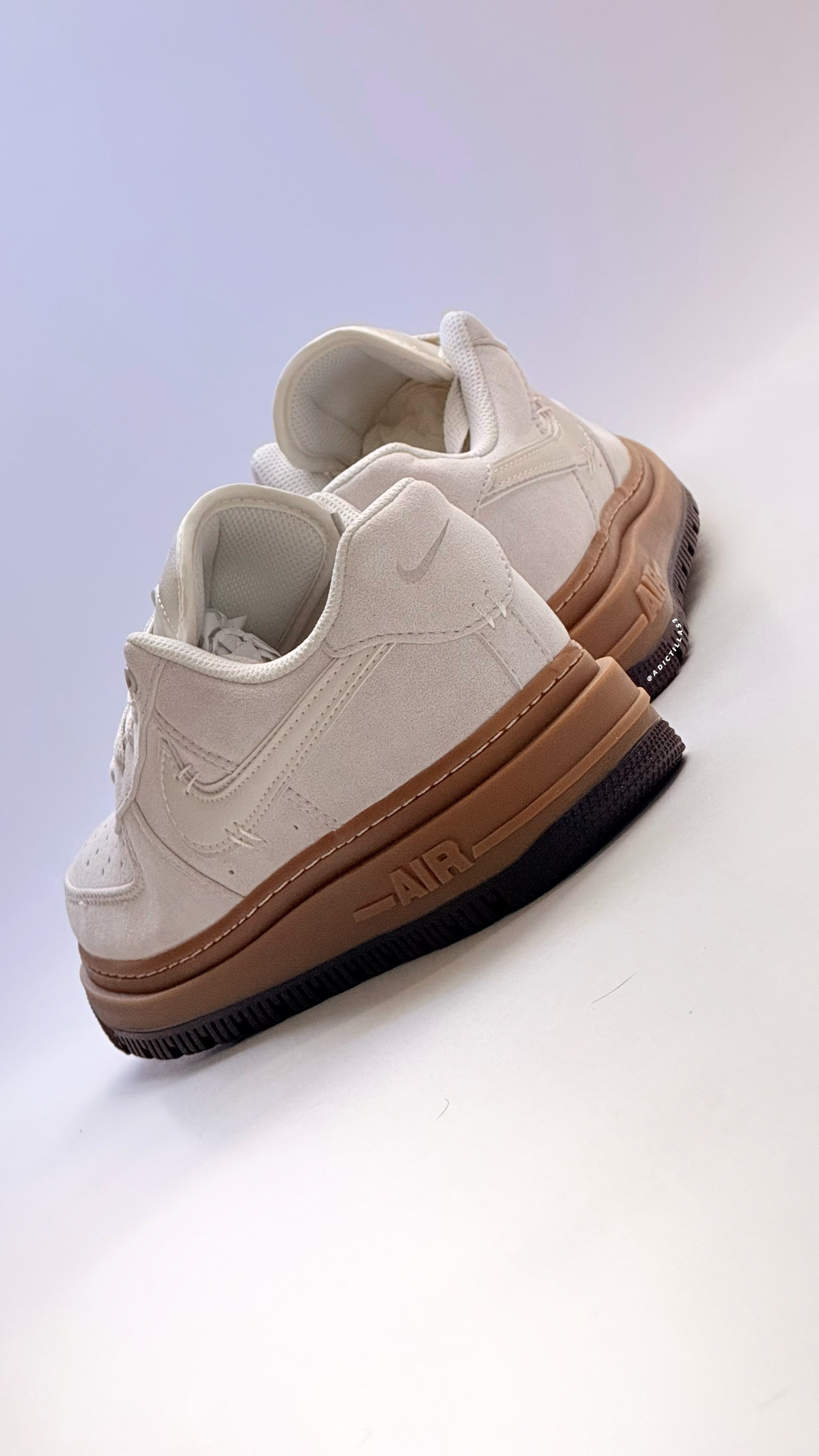 Nike Air Force 1 Luxe