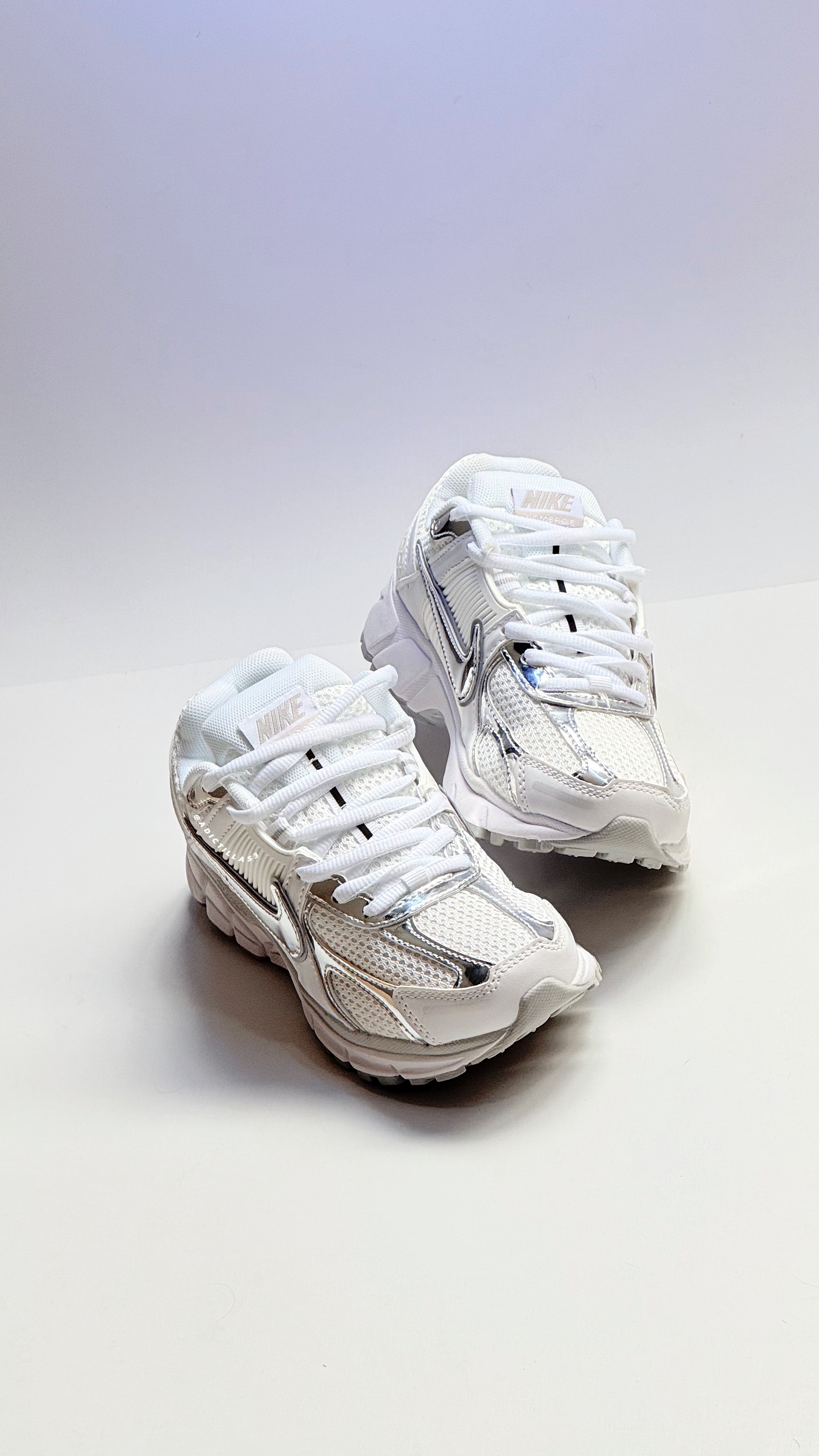 NIKE Zoom Vomero 5