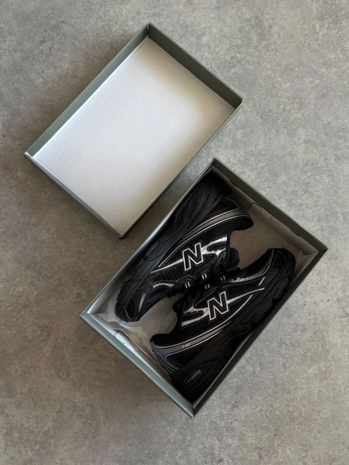 New Balance 740