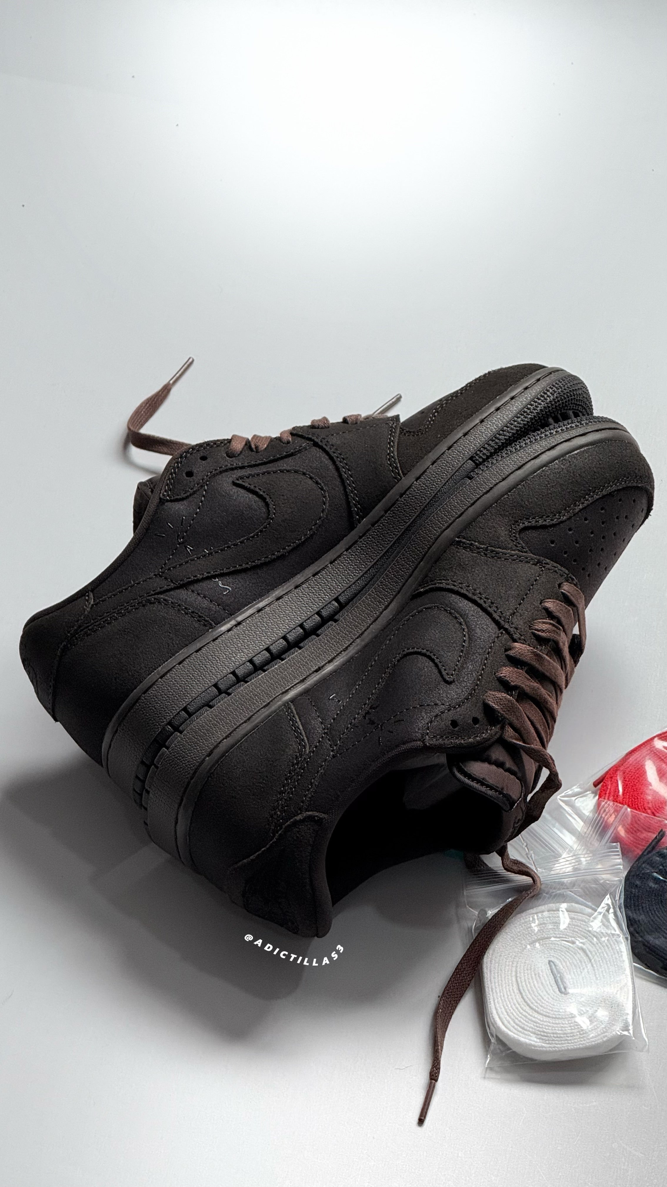 Air Jordan 1 x Travis Scott “ Velvet Brown “