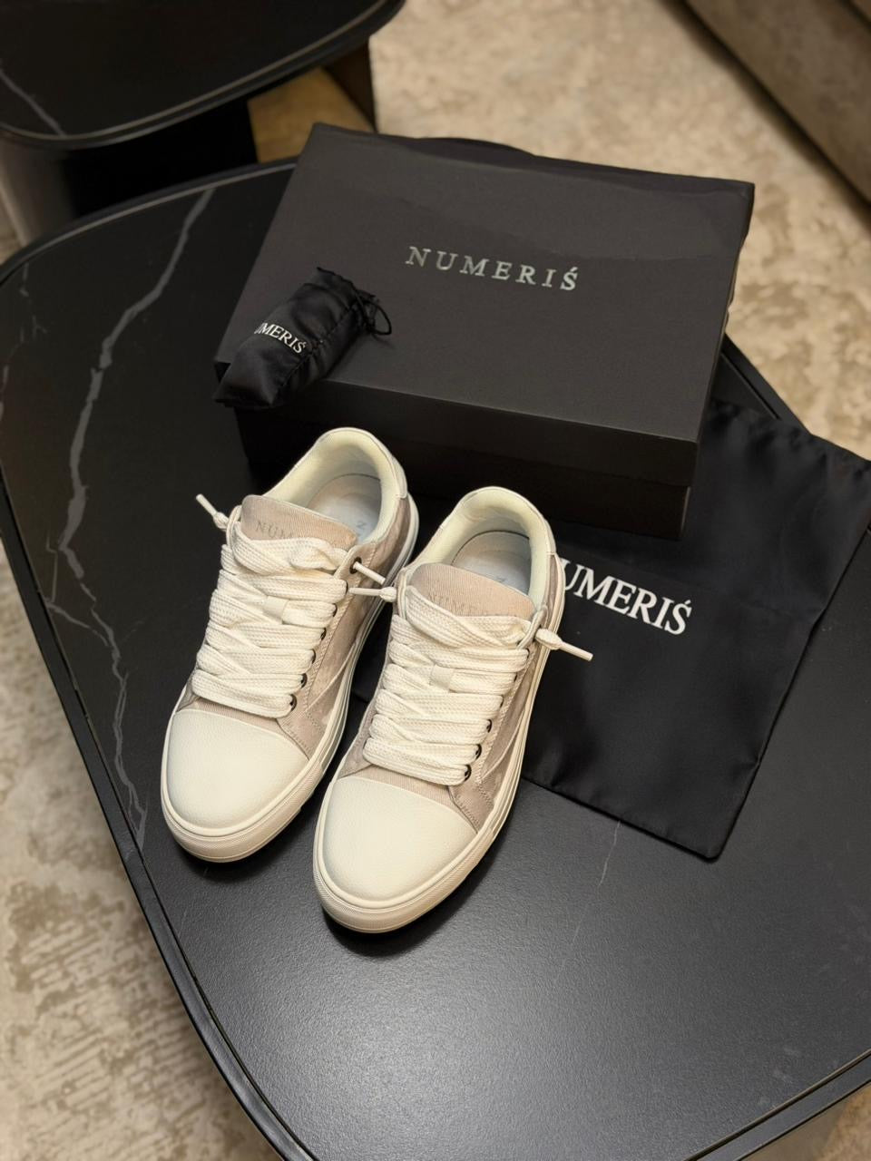 Numeris Sneakers