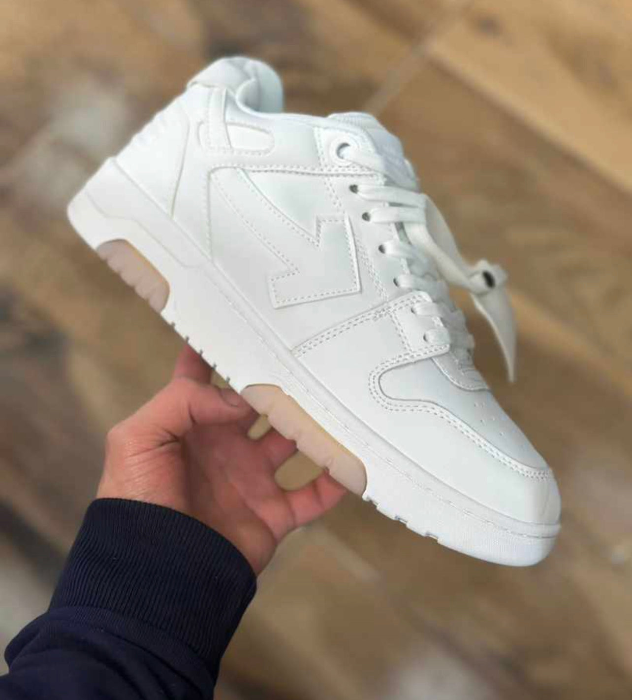 Off-White
tenis Out Of Office