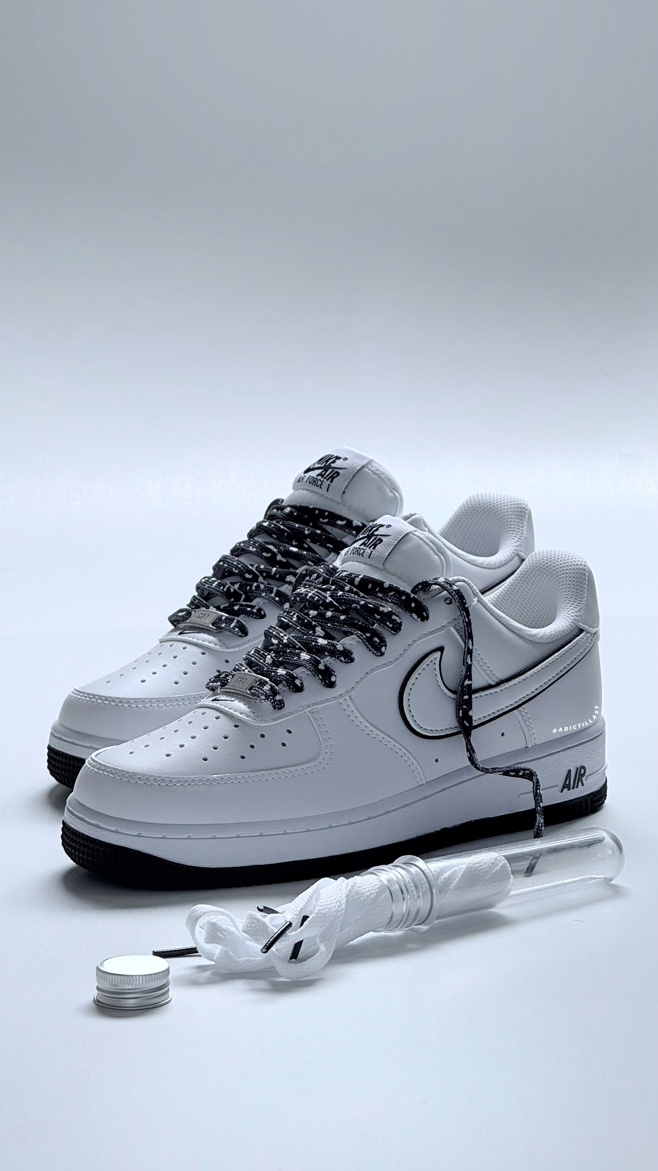 AIR FORCE 1 LOW
"WHITE/BLACK"