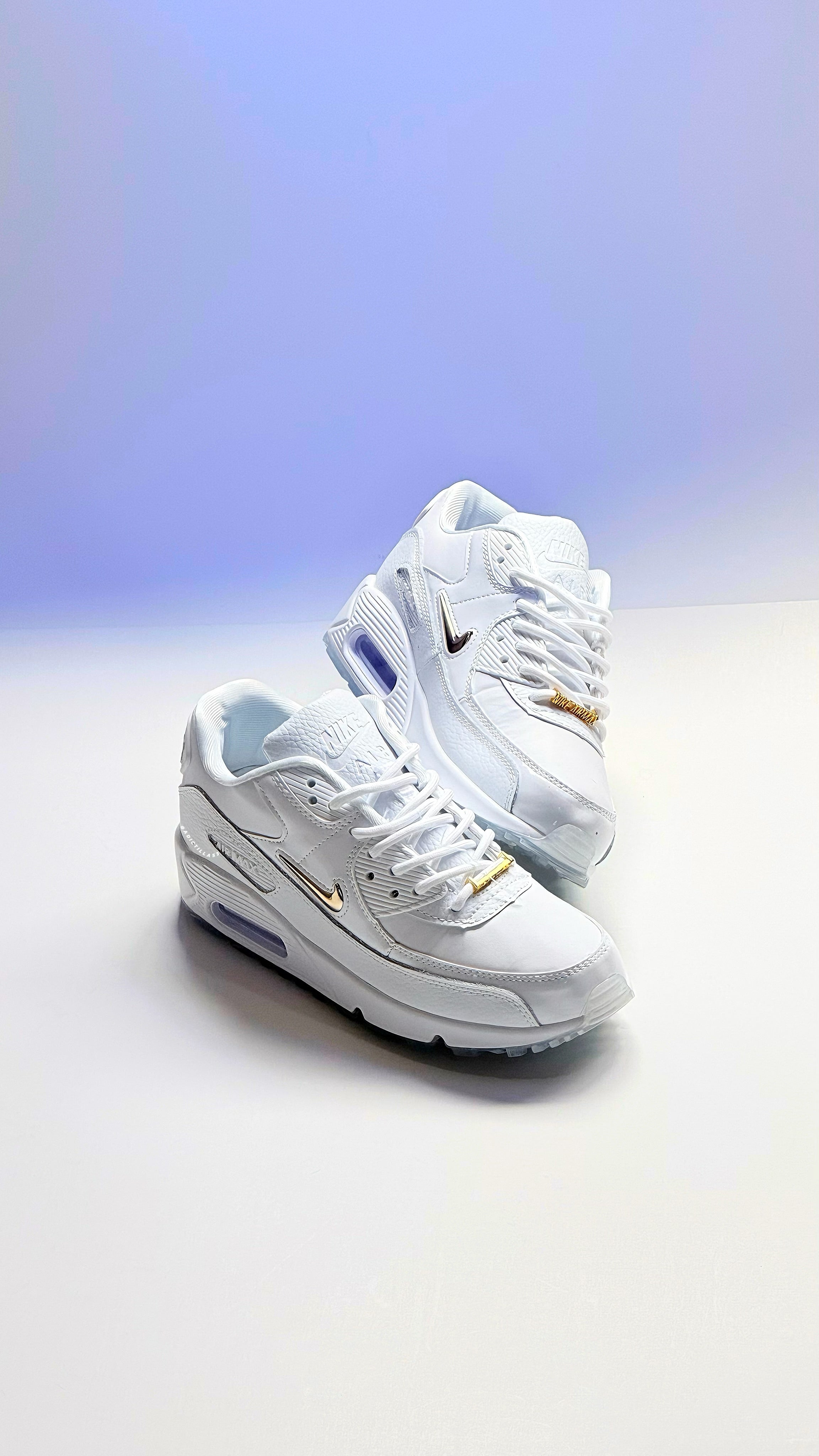 NIKE AIR MAX 90 GARAGE
White, Gold & Clear