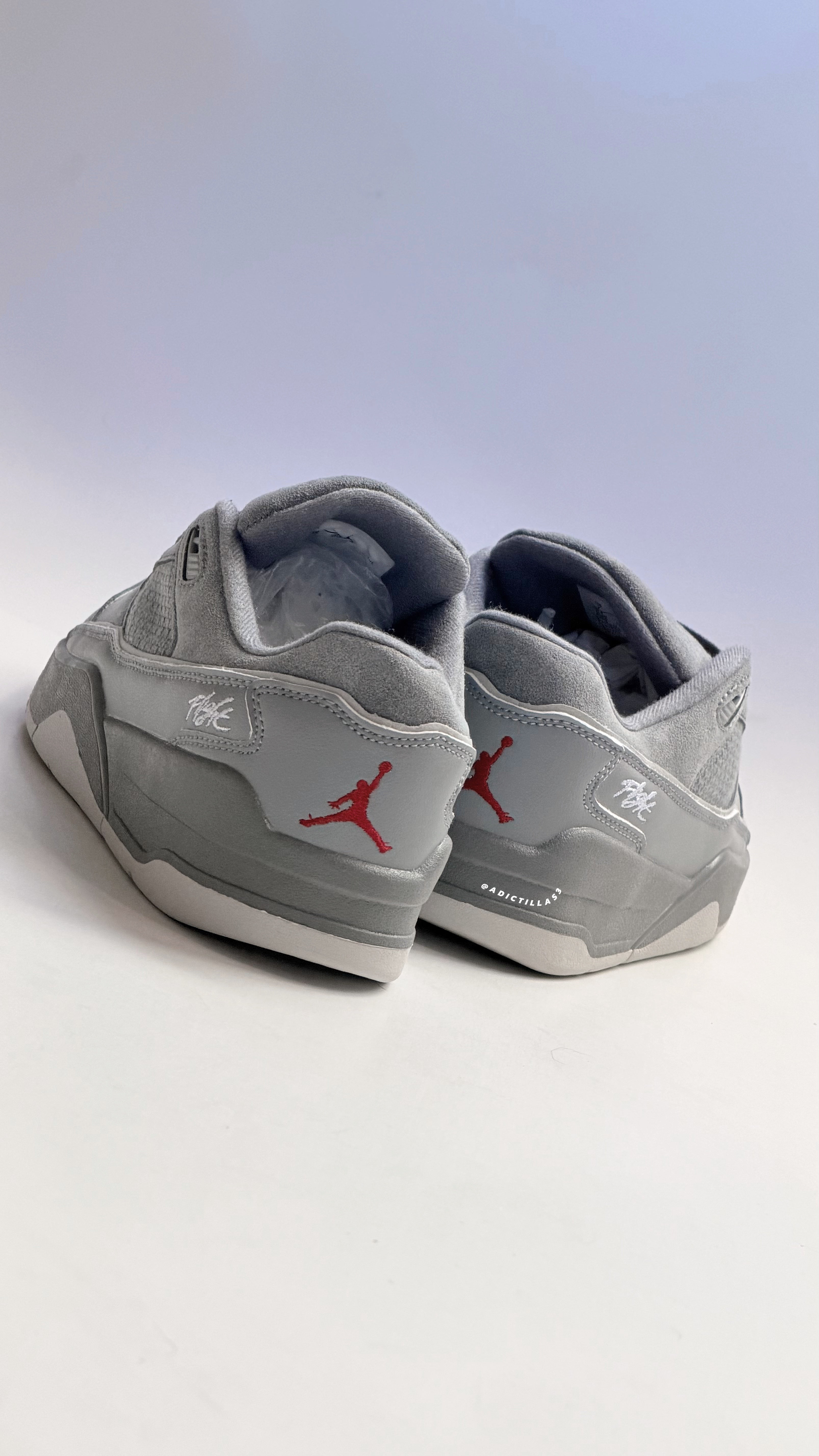 Jordan Flight Court
Cool Grey Varsity Red