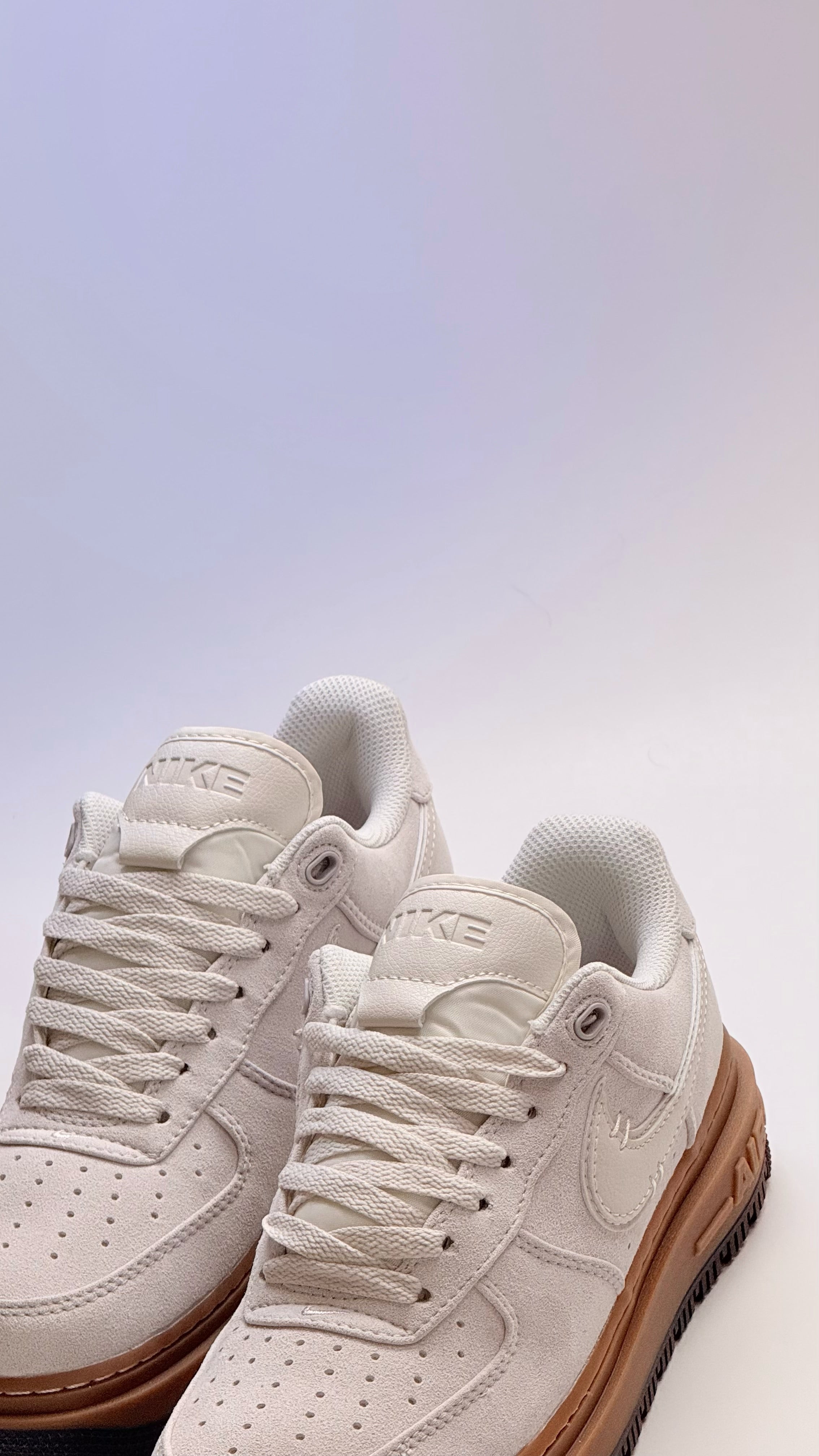 Nike Air Force 1 Luxe