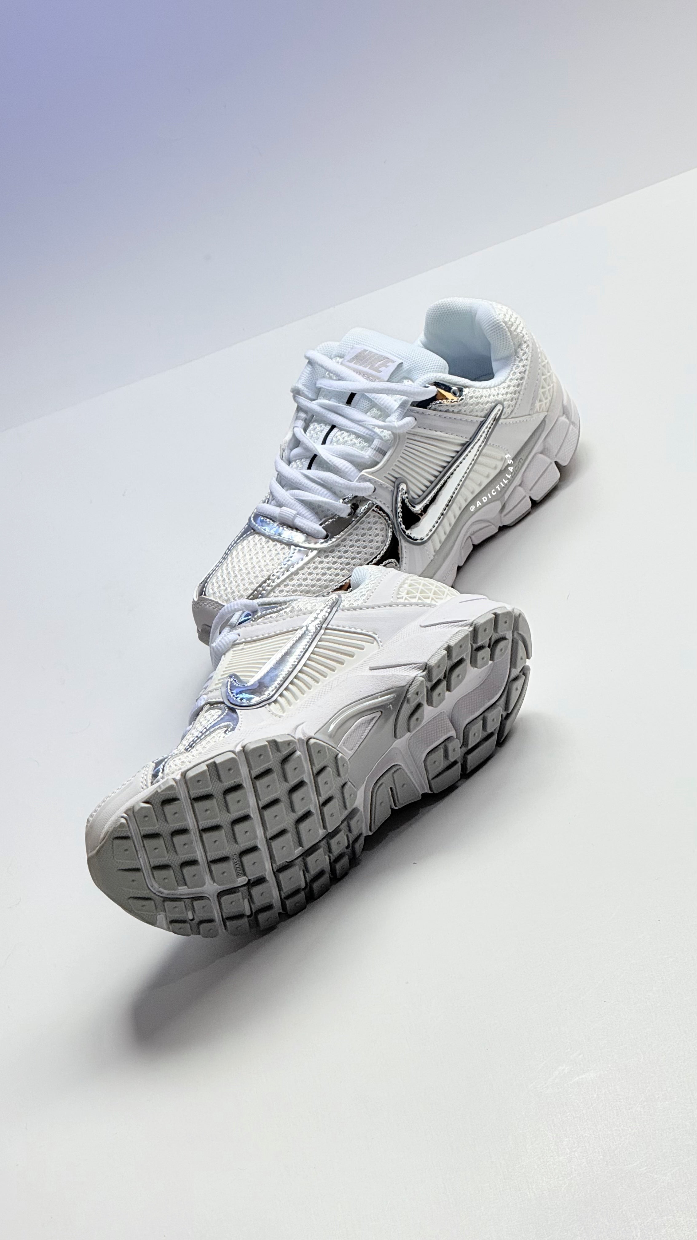 NIKE Zoom Vomero 5