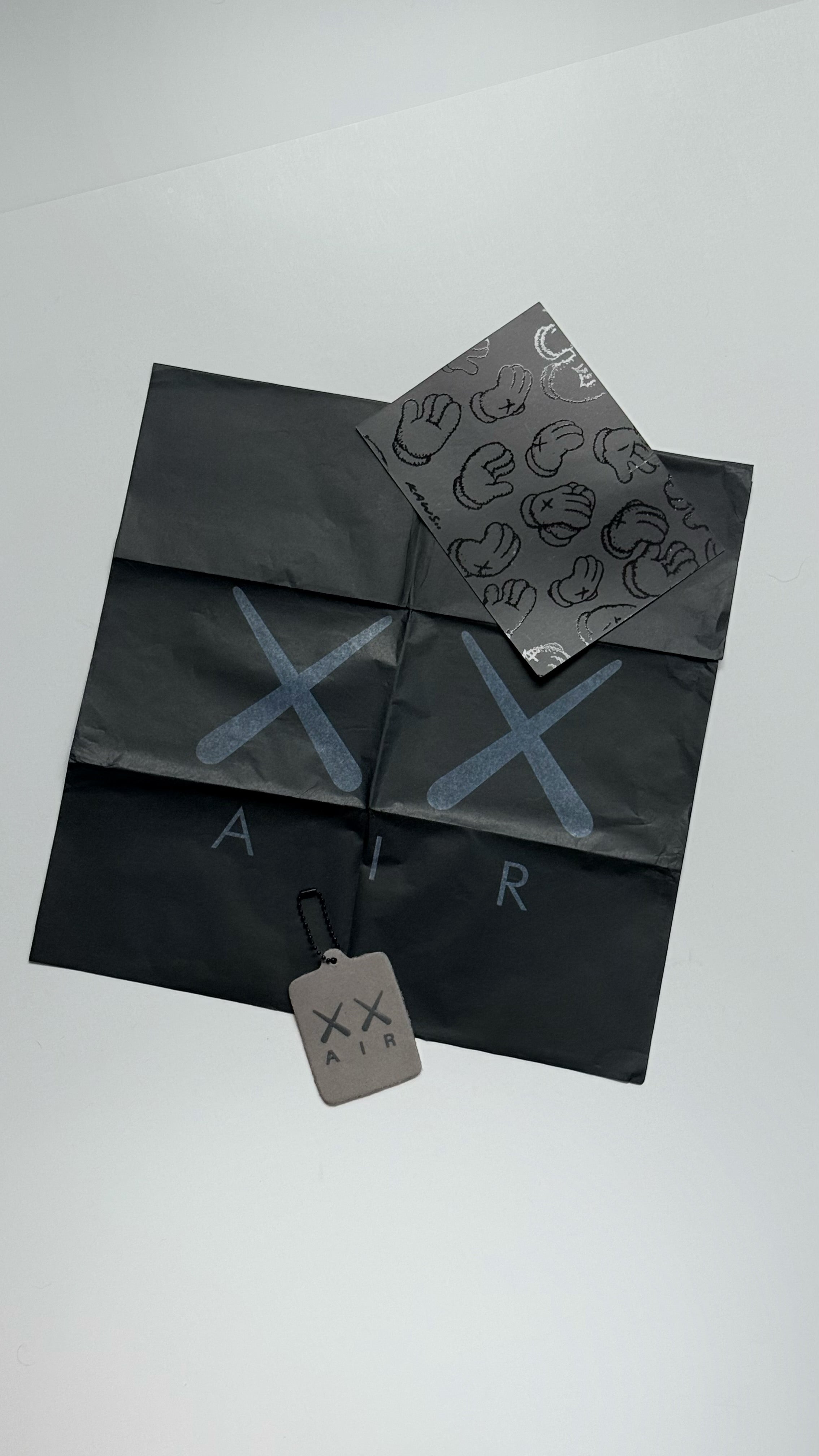 Air Jordan 4 x KAWS
