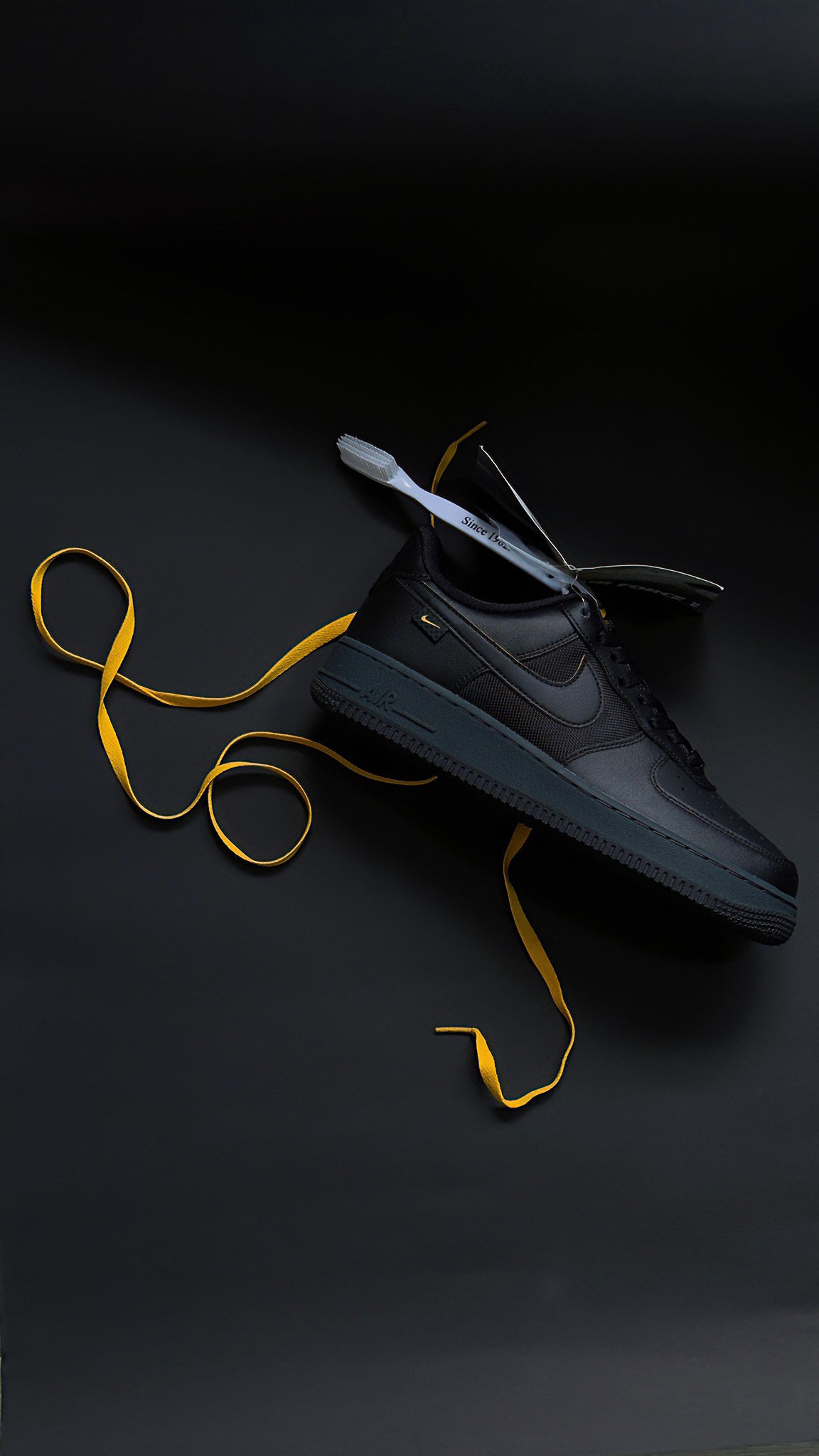 Nike Air Force 1 07 Black  “ University Gold “