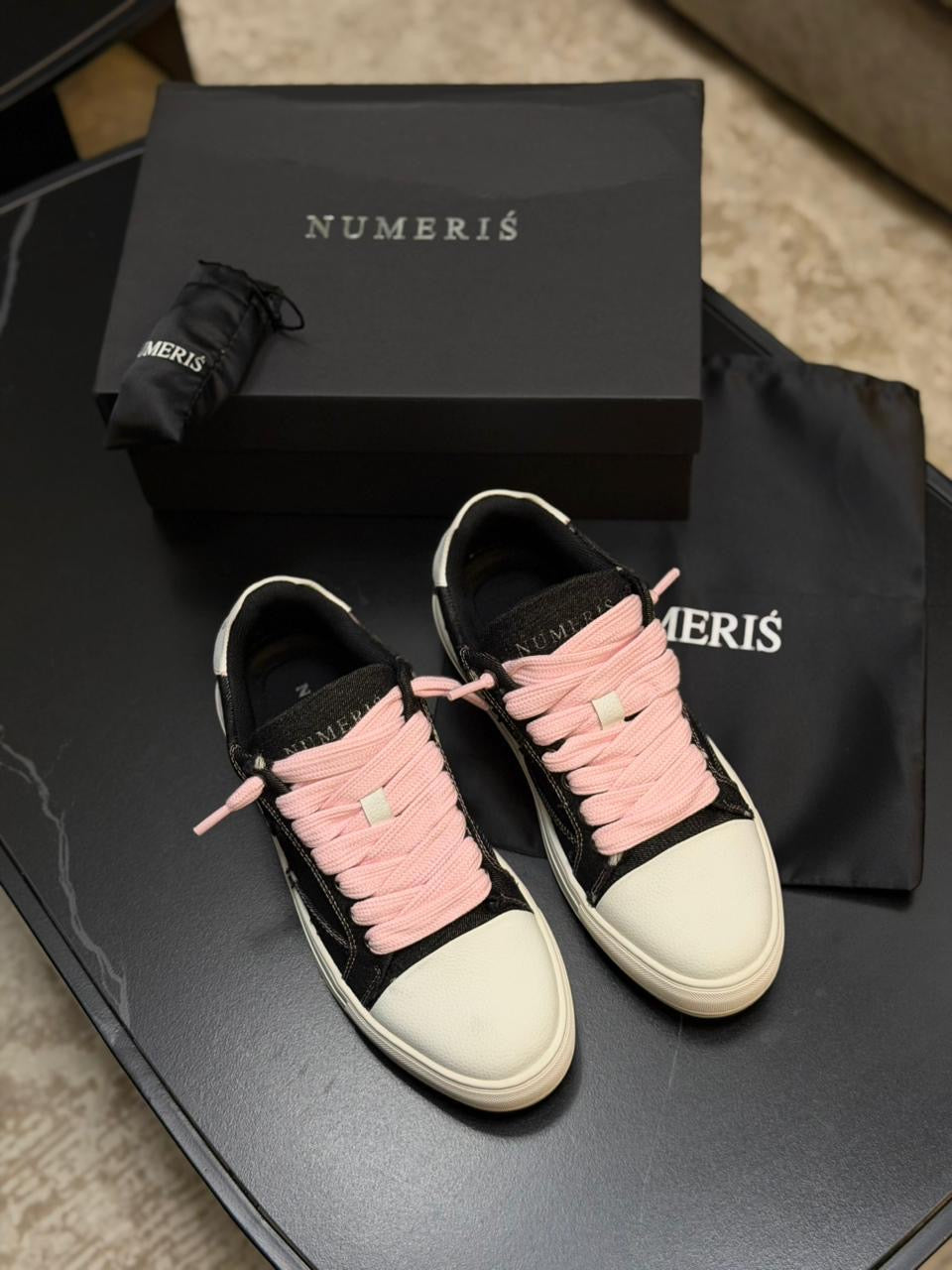 Numeris Sneakers