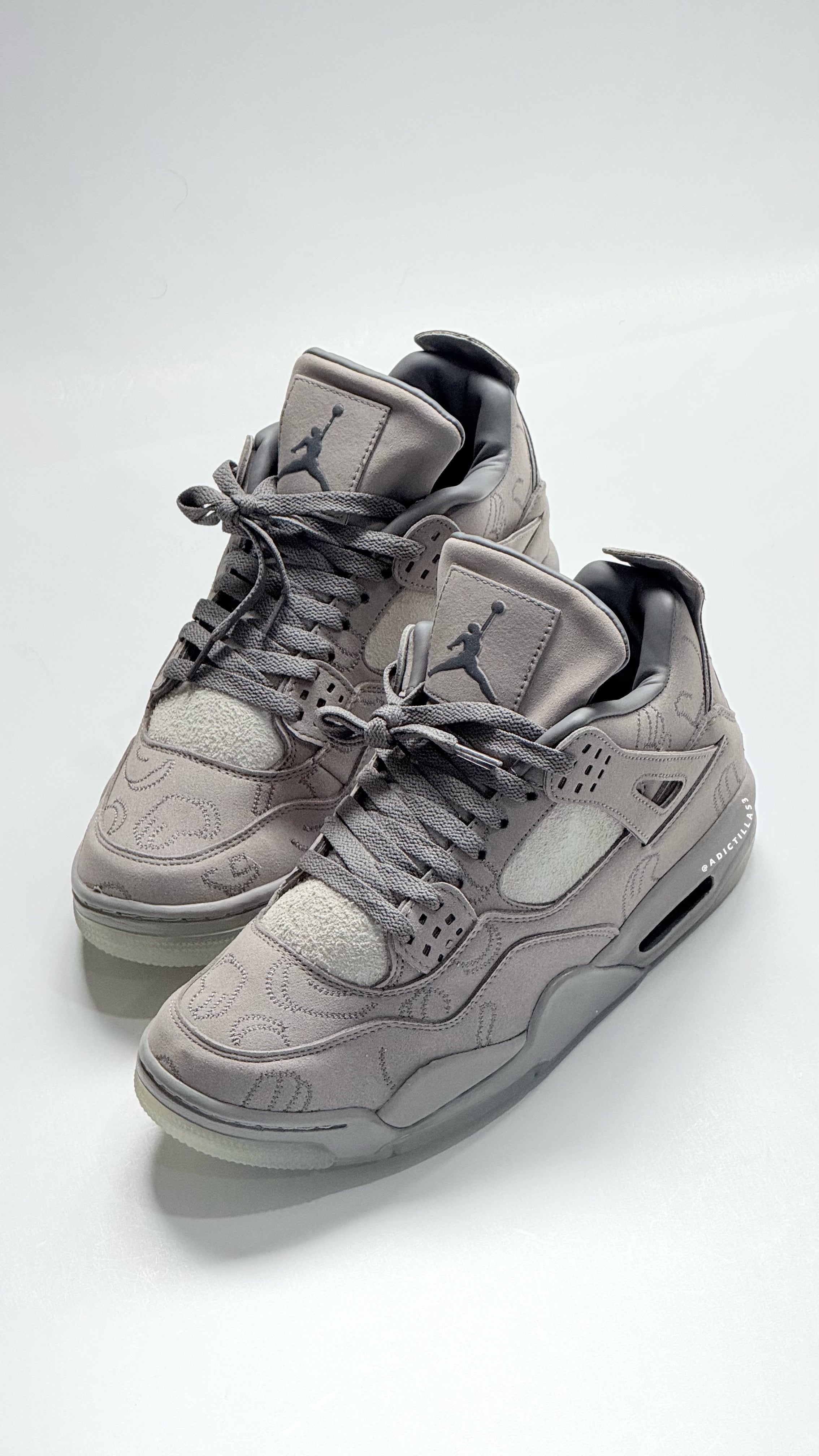 Air Jordan 4 x KAWS