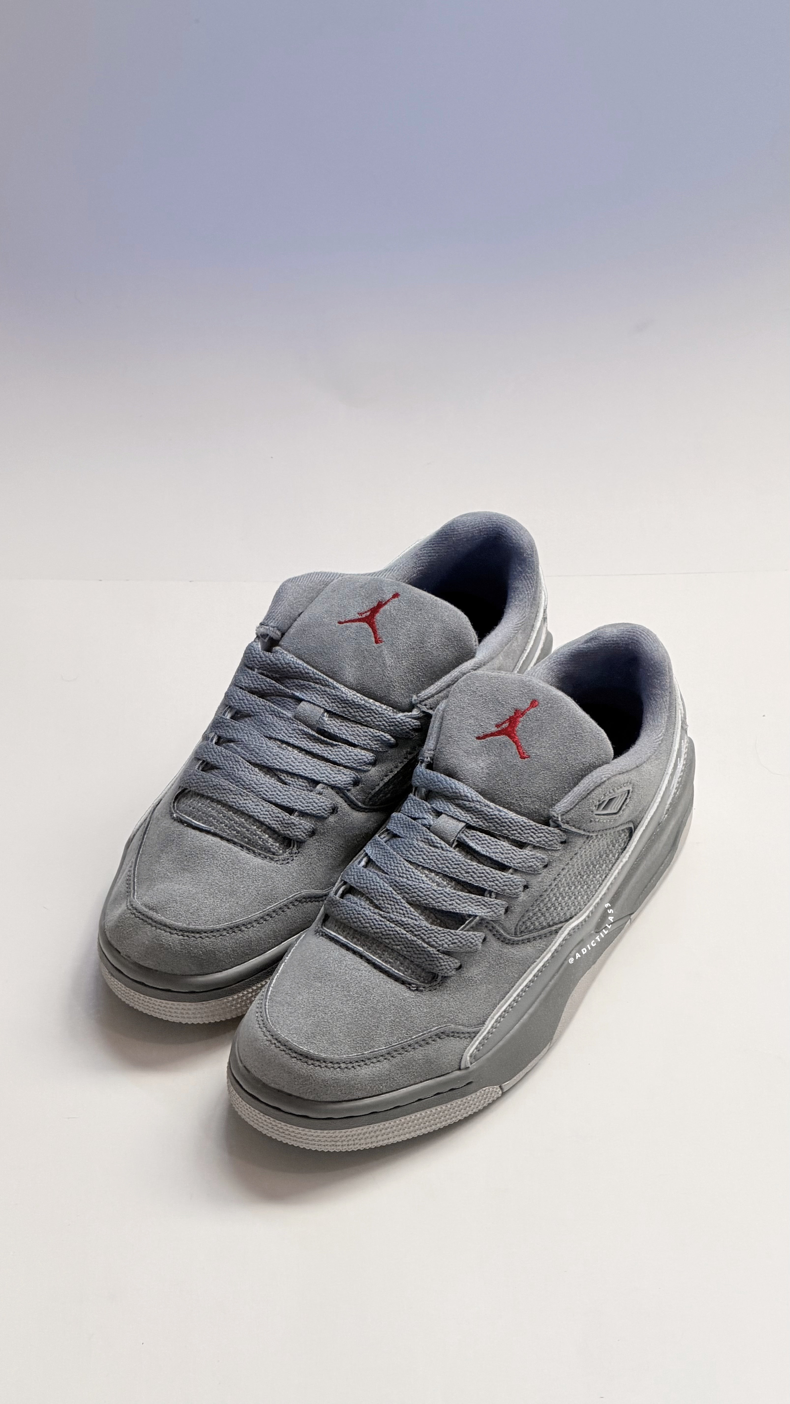Jordan Flight Court
Cool Grey Varsity Red
