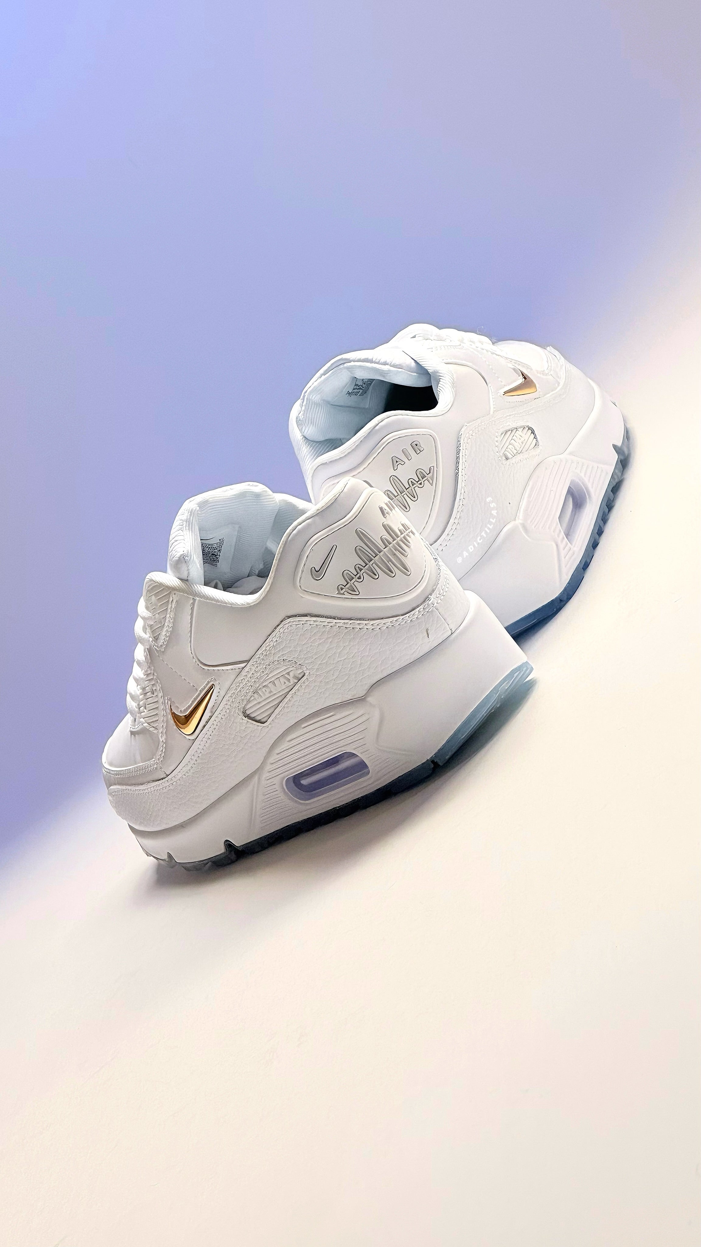 NIKE AIR MAX 90 GARAGE
White, Gold & Clear