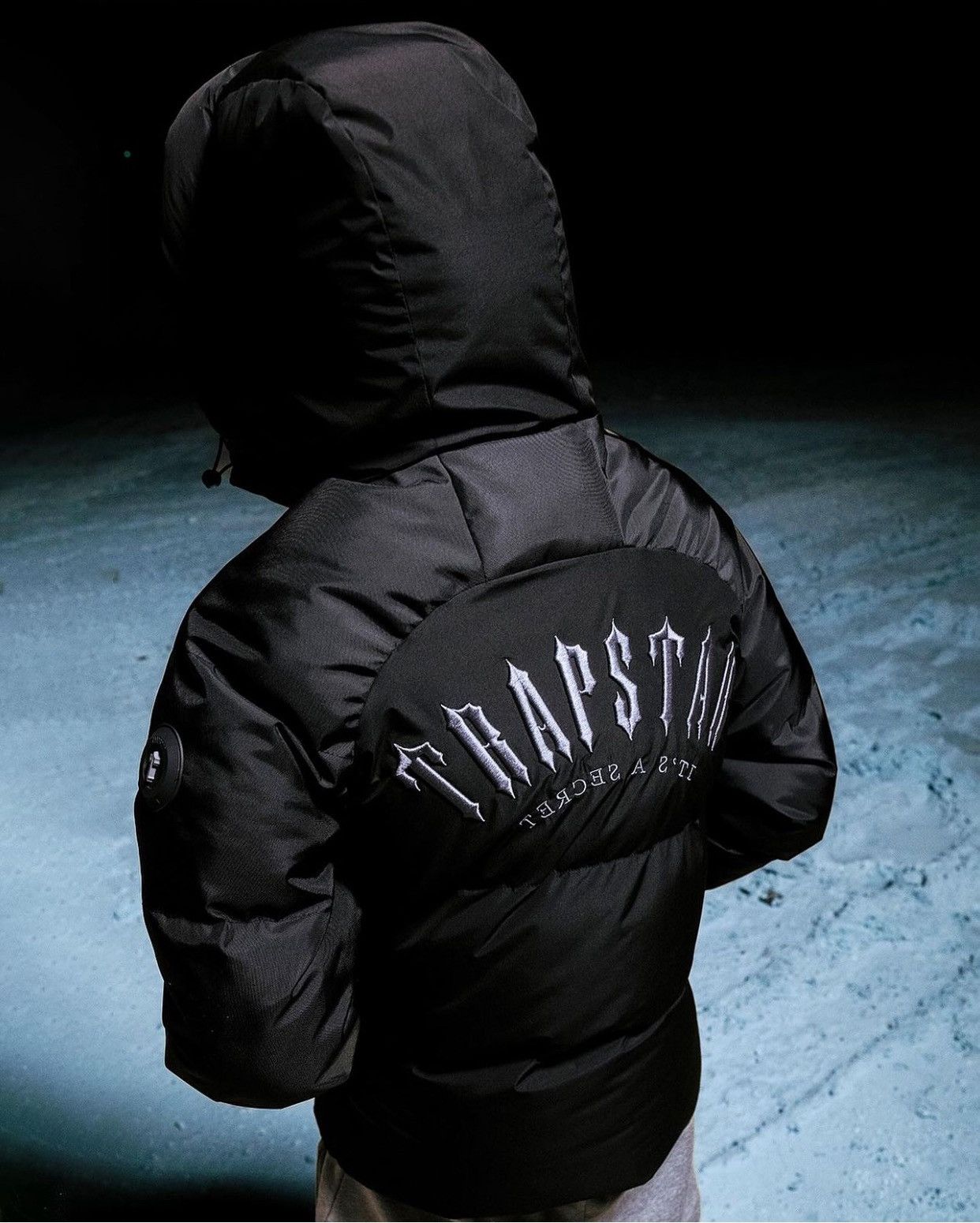 TRAPSTAR IRONGATE ARCH PUFFER JACKET BLACK