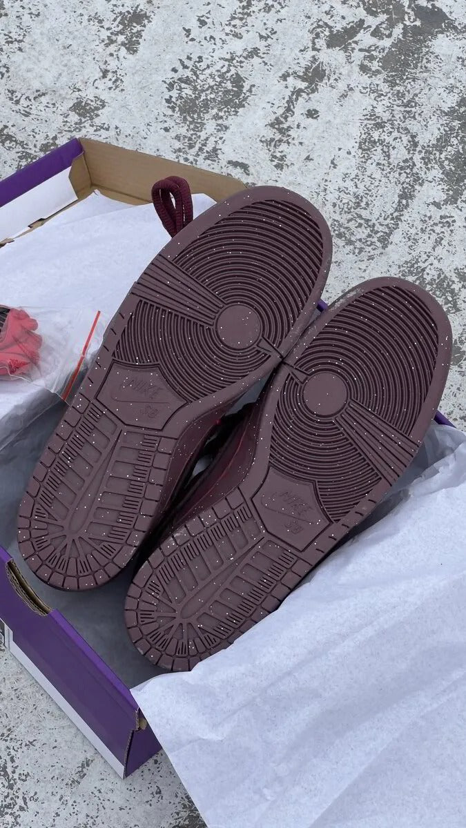 SB DUNK LOW CITY OF LOVE