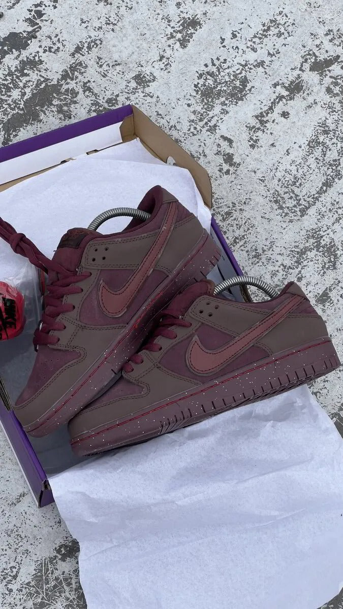 SB DUNK LOW CITY OF LOVE