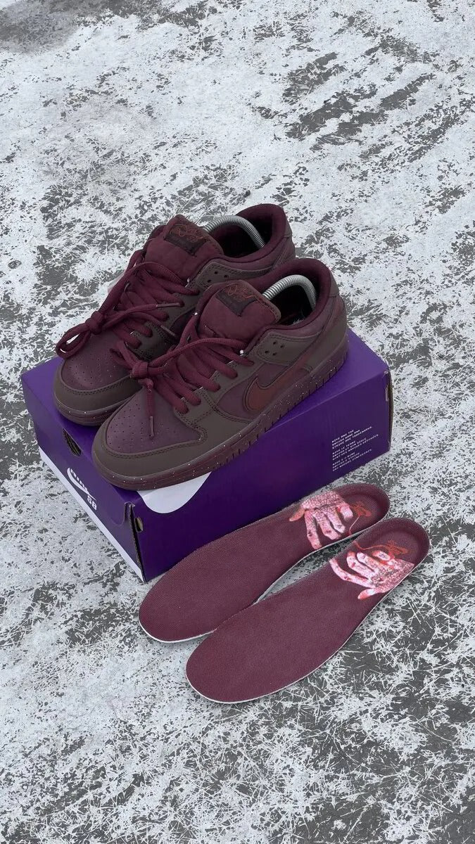 SB DUNK LOW CITY OF LOVE