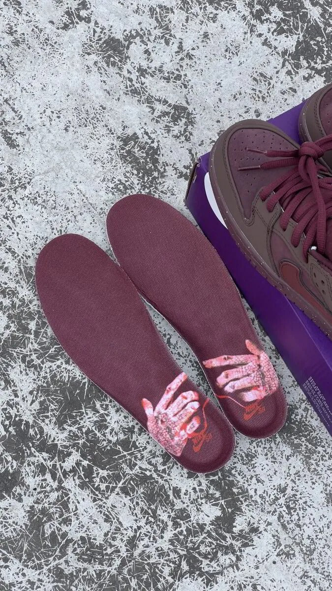 SB DUNK LOW CITY OF LOVE