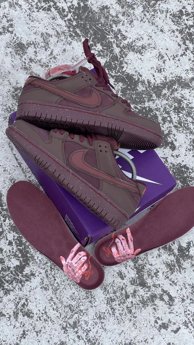 SB DUNK LOW CITY OF LOVE