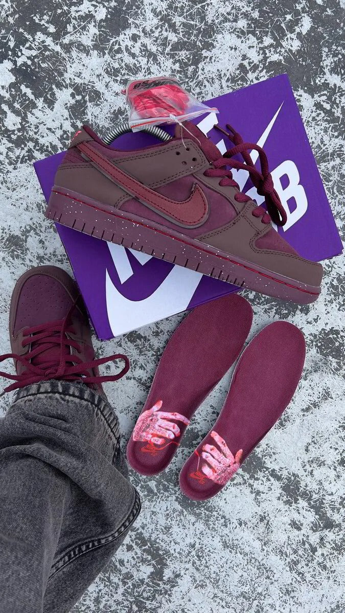 SB DUNK LOW CITY OF LOVE