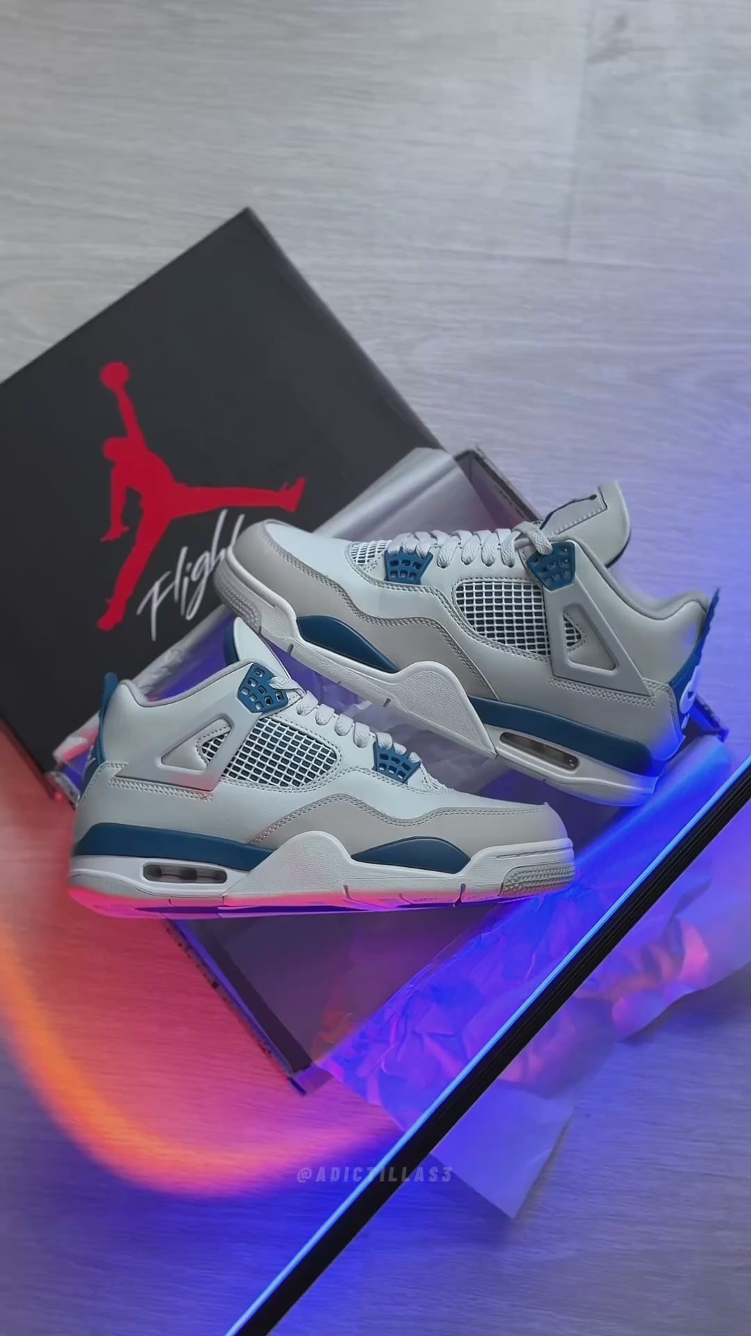 Air Jordan 4 Military Blue